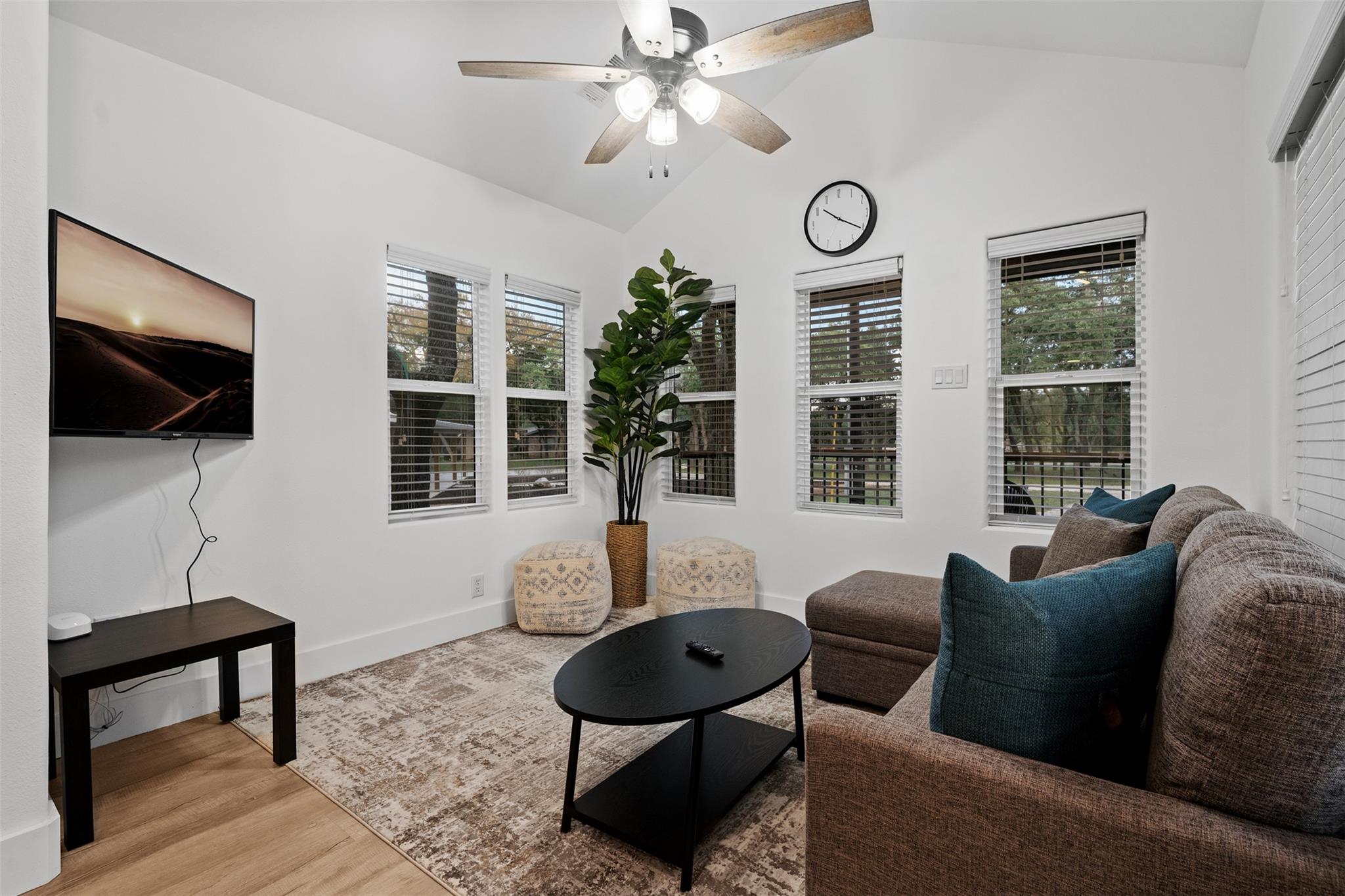 1100 Live Oak Rd, Leander, TX 78641
