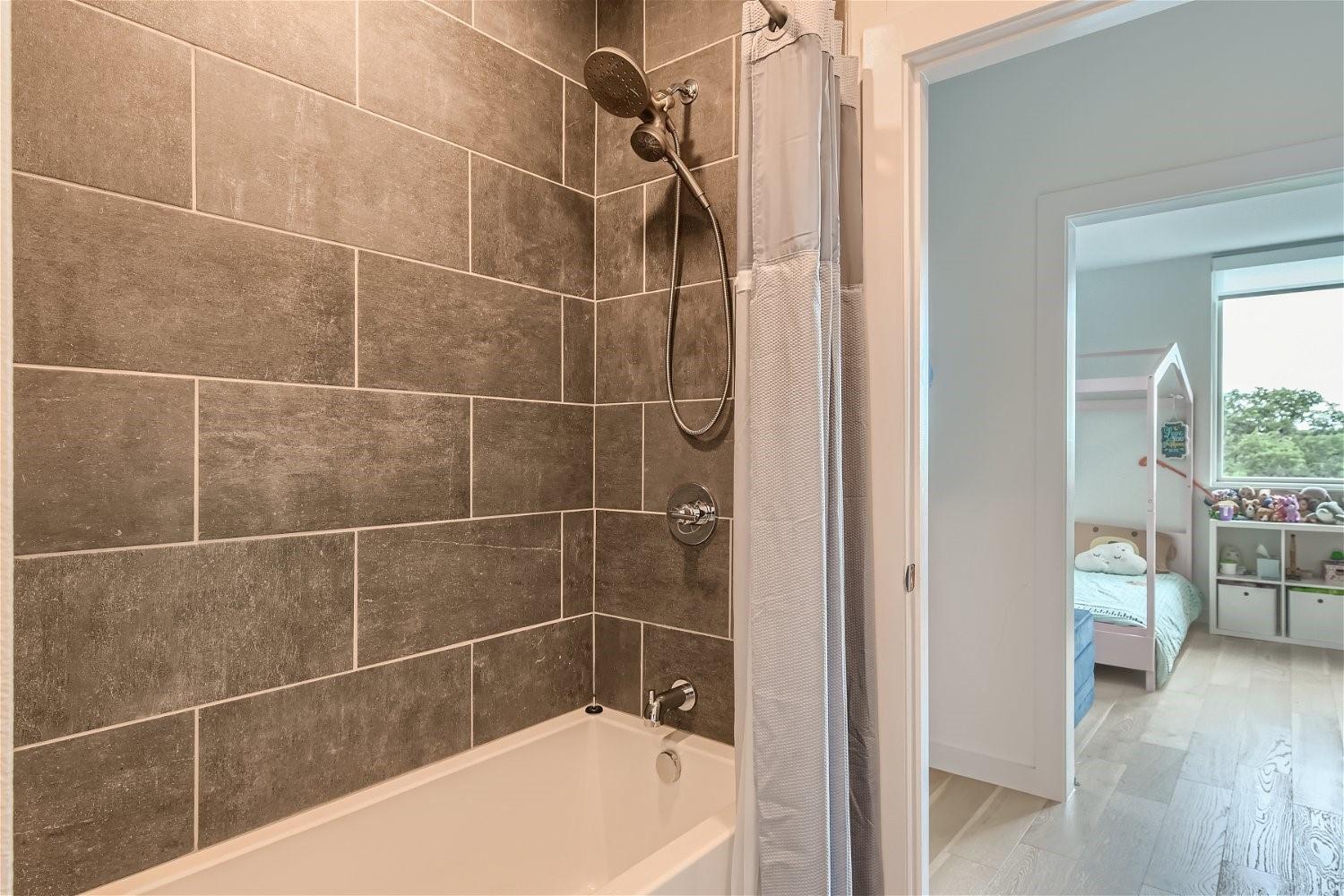 900 S 1st St # 421, Austin, TX 78704