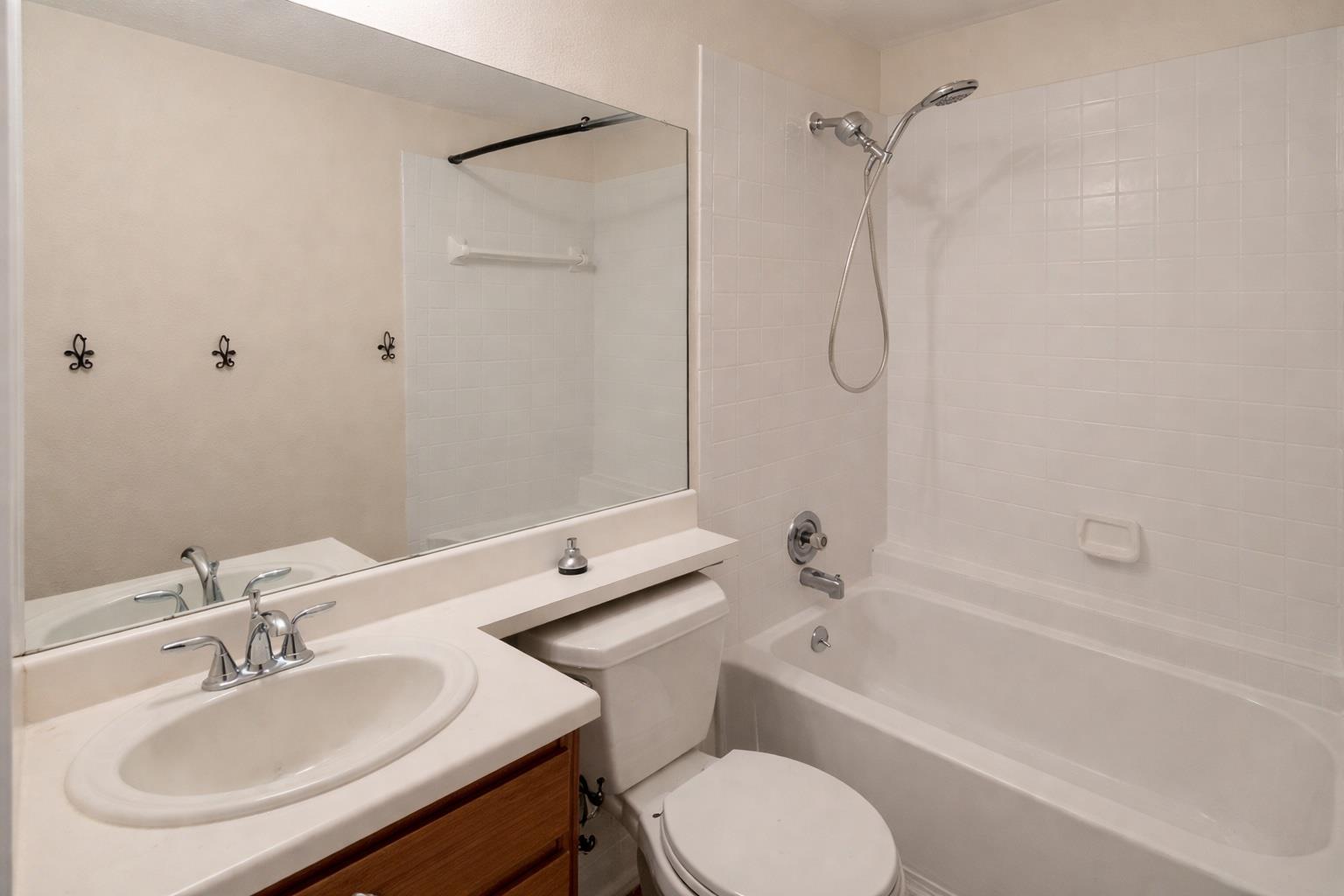 1411 GRACY FARMS Ln # 16, Austin, TX 78758