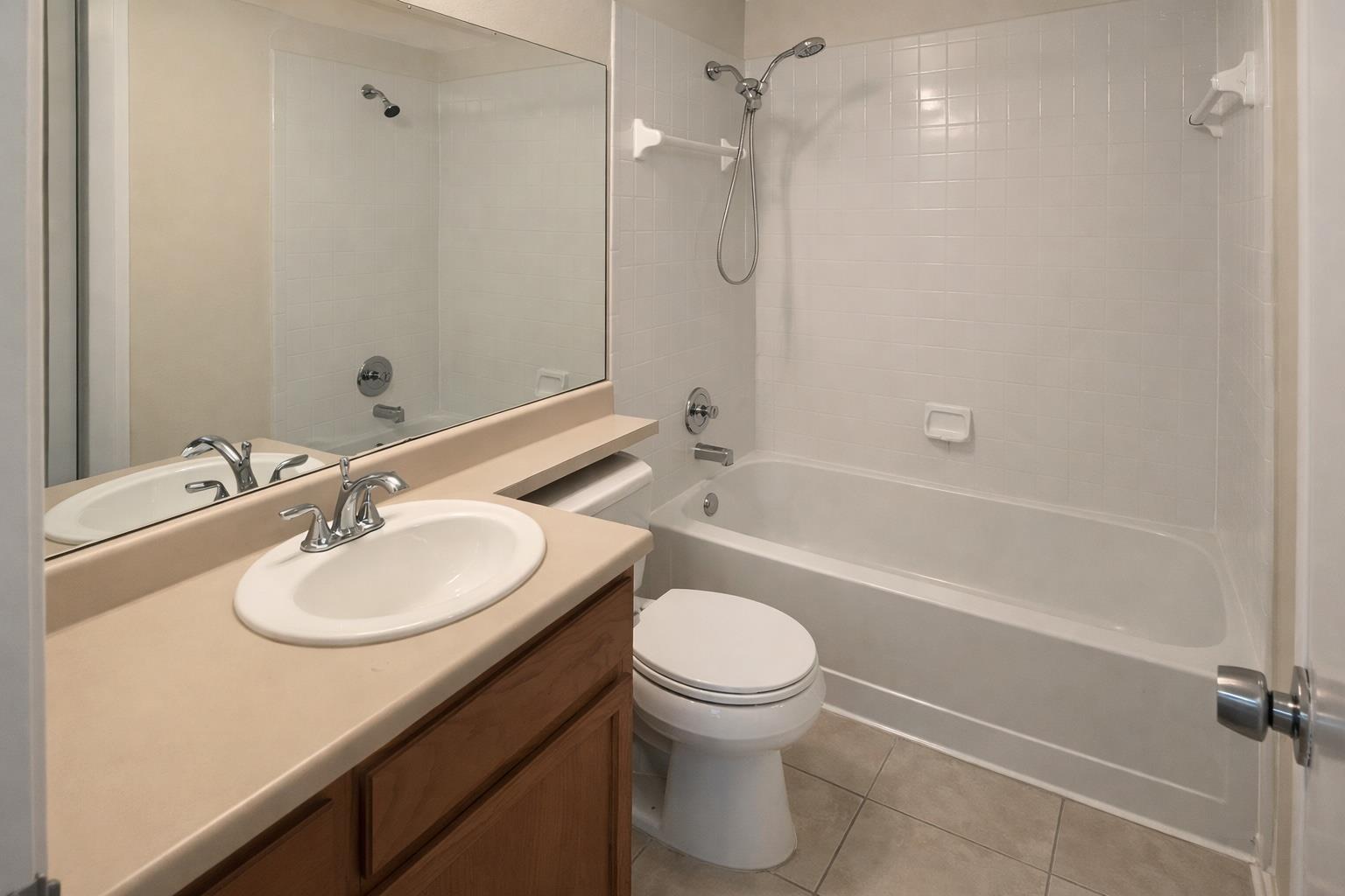 1411 GRACY FARMS Ln # 16, Austin, TX 78758