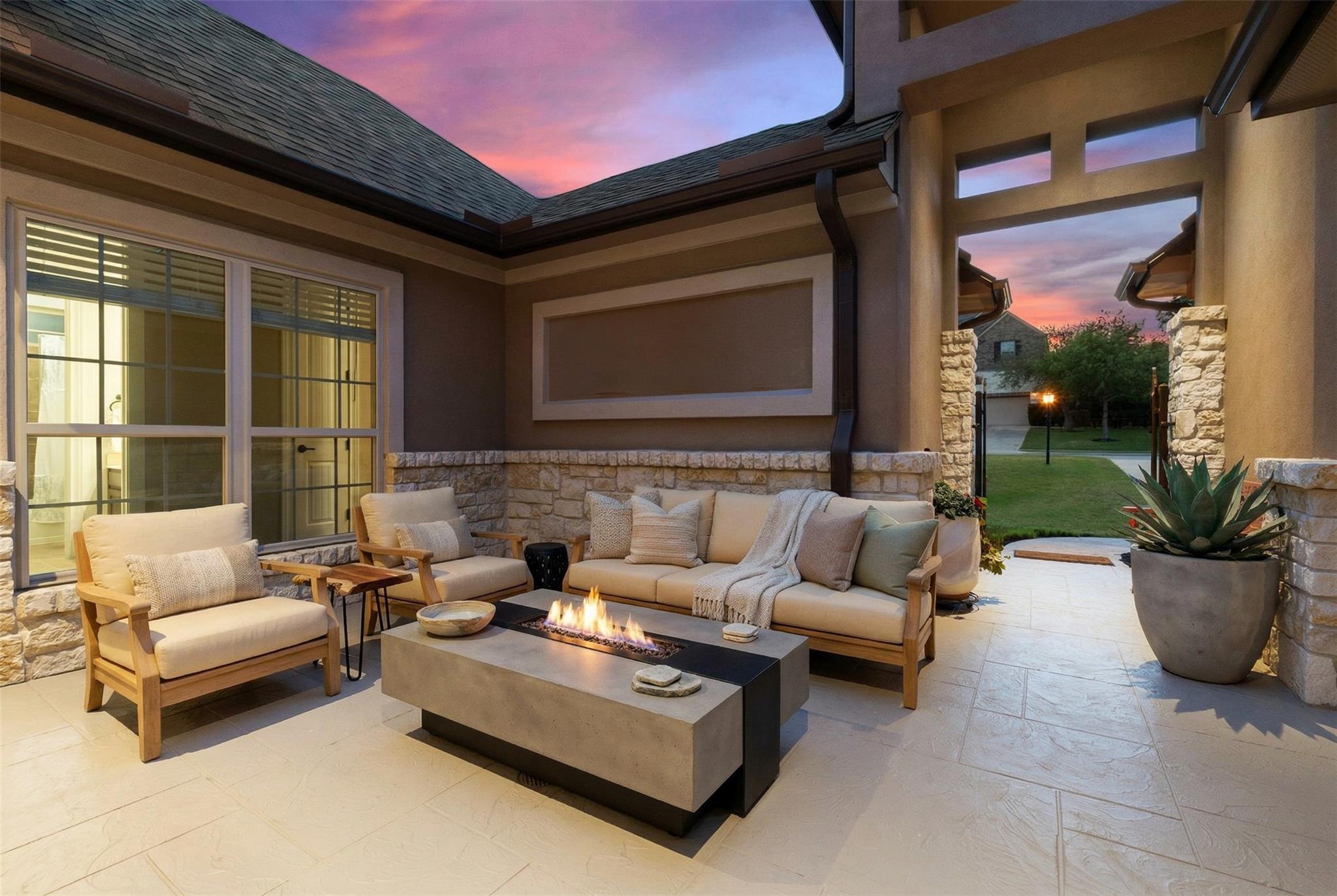 210 Lake Como Dr, Lakeway, TX 78734