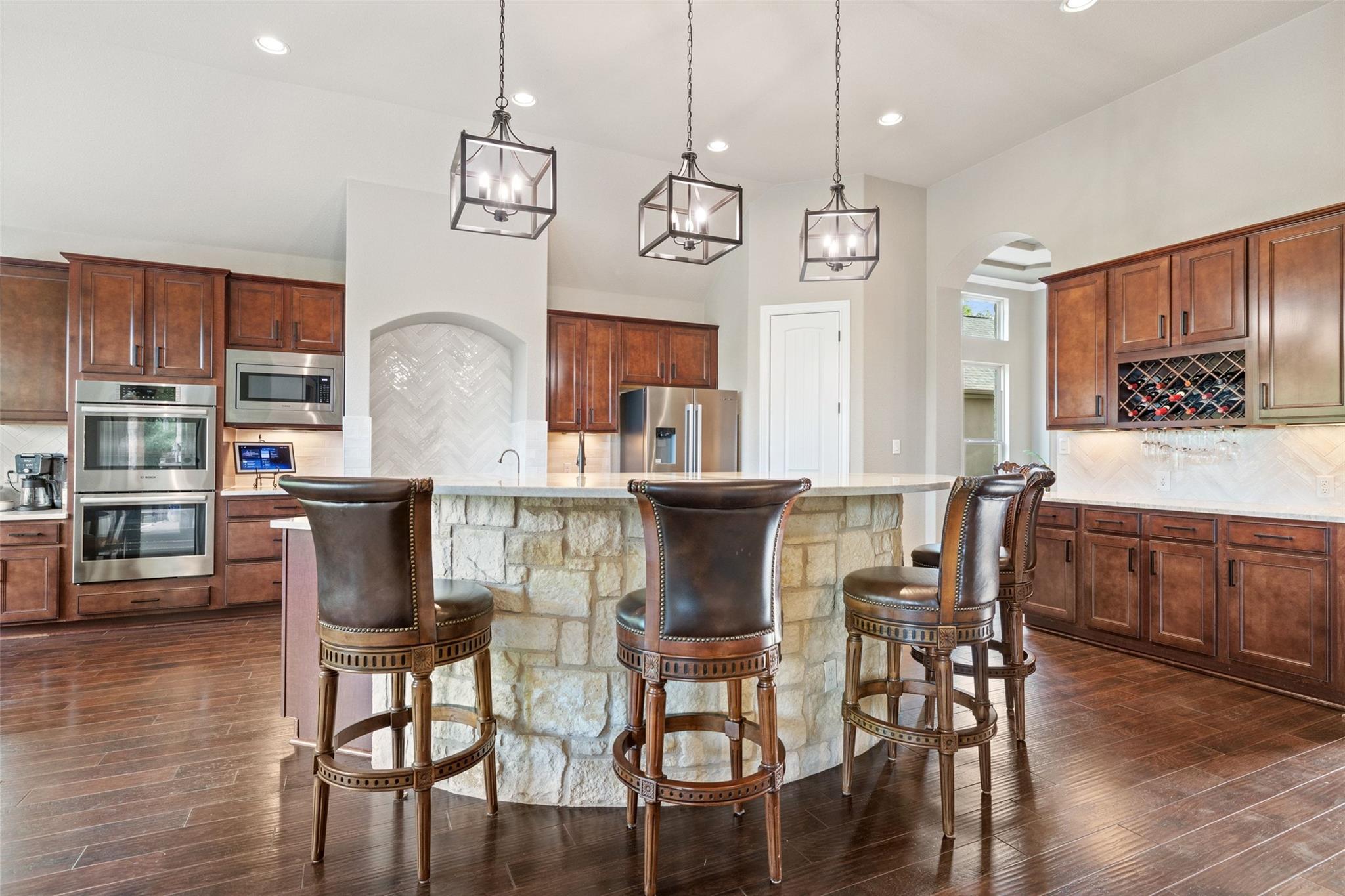 210 Lake Como Dr, Lakeway, TX 78734