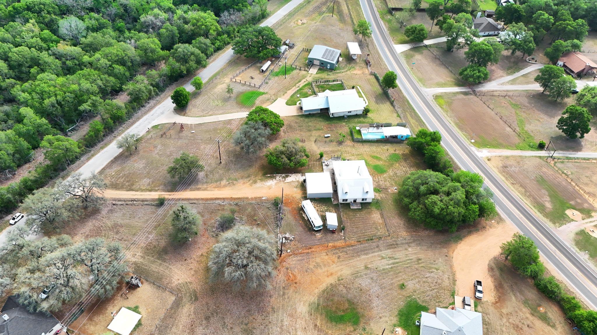 127 Klbj Rd, Smithville, TX 78957