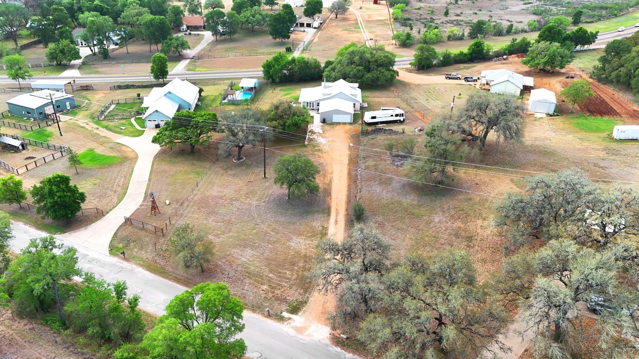 127 Klbj Rd, Smithville, TX 78957