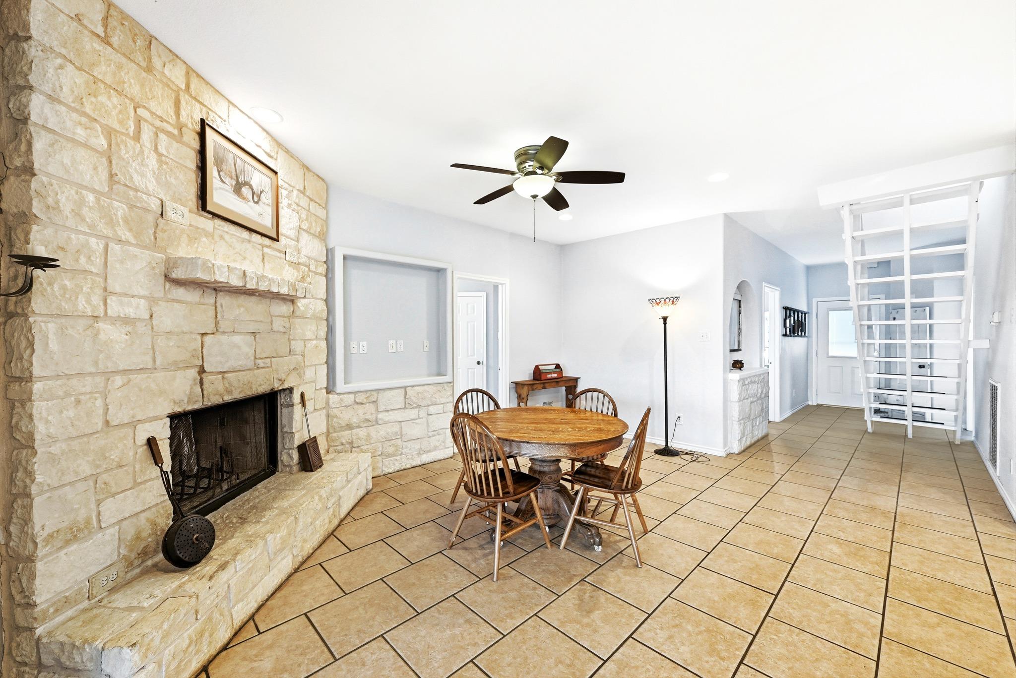 127 Klbj Rd, Smithville, TX 78957