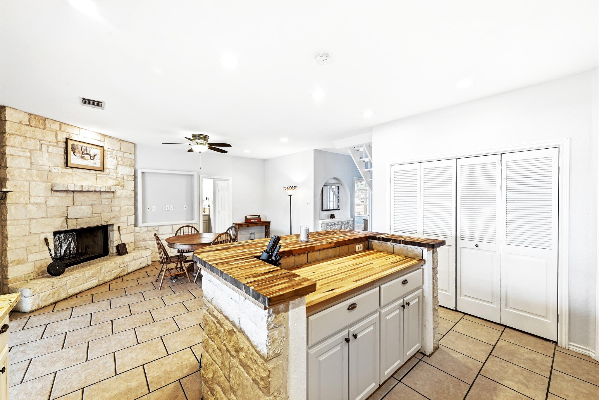 127 Klbj Rd, Smithville, TX 78957