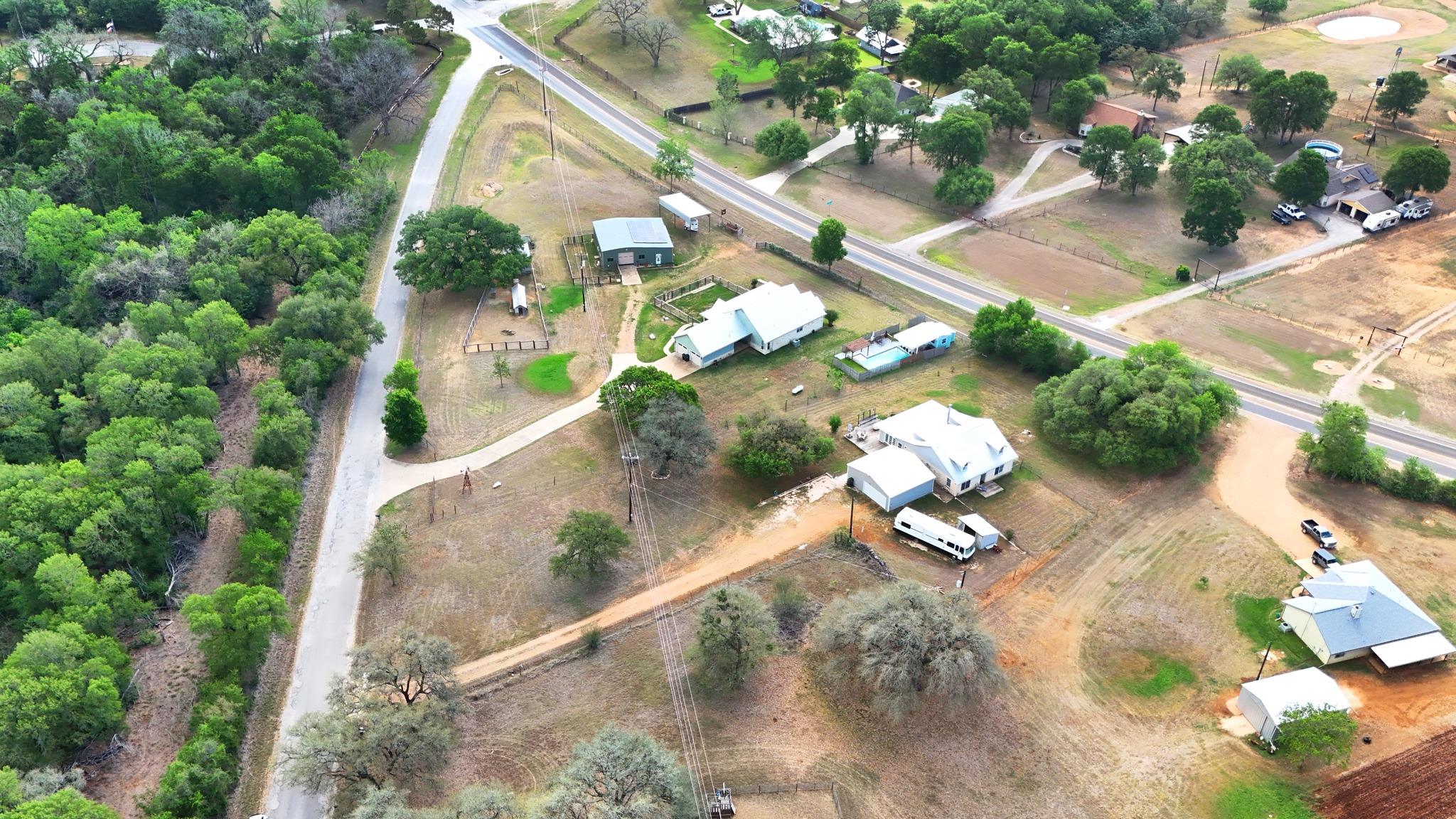 127 Klbj Rd, Smithville, TX 78957