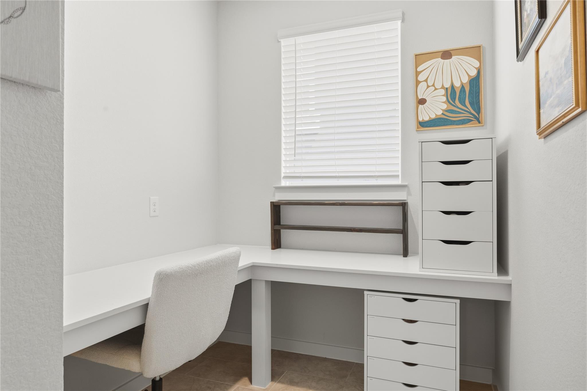 514 Clearlake Dr, Hutto, TX 78634