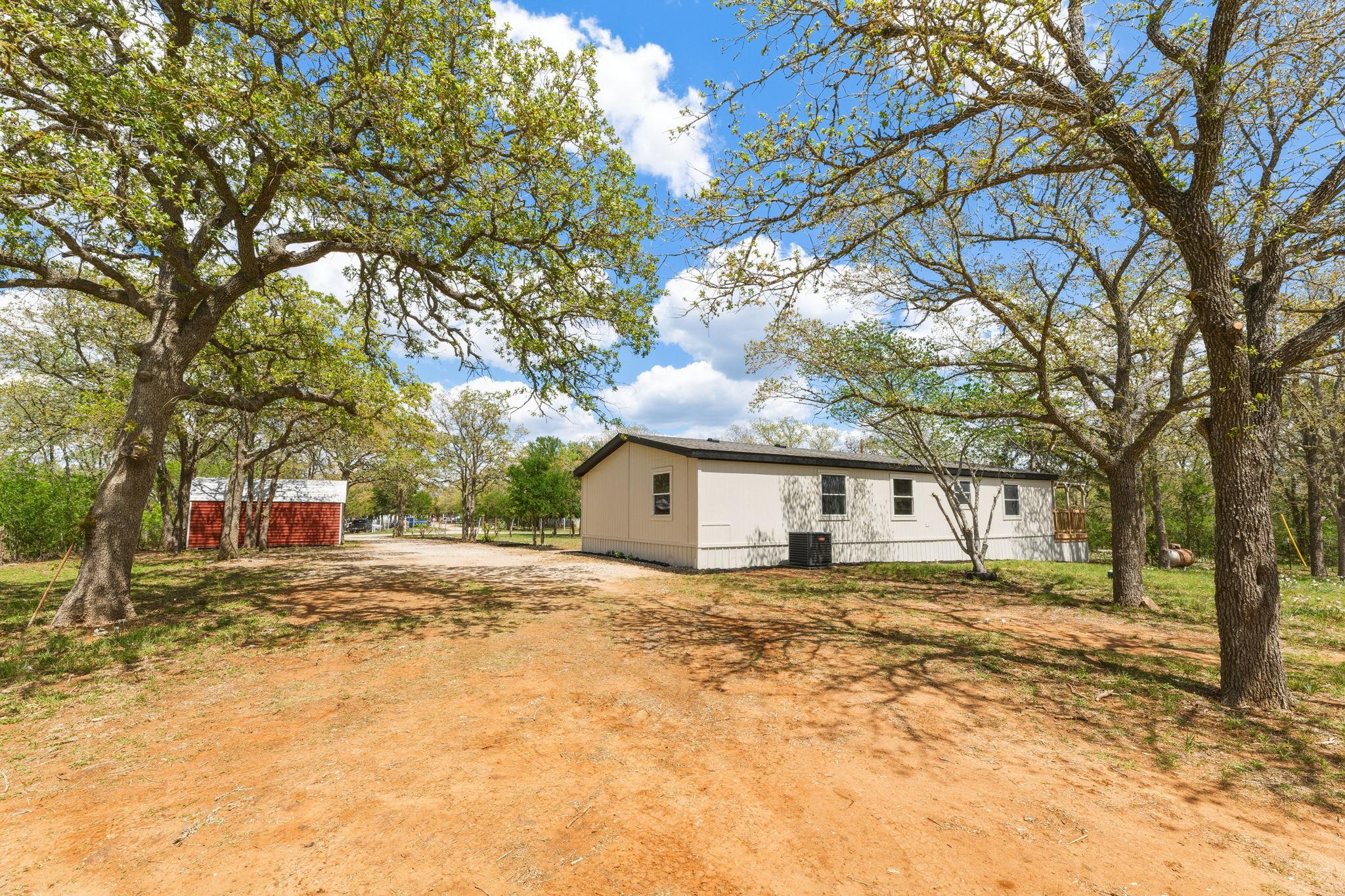340 Red Hawk Dr, Dale, TX 78616