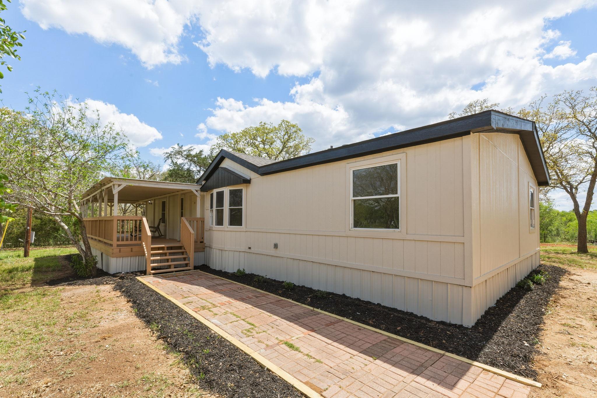 340 Red Hawk Dr, Dale, TX 78616