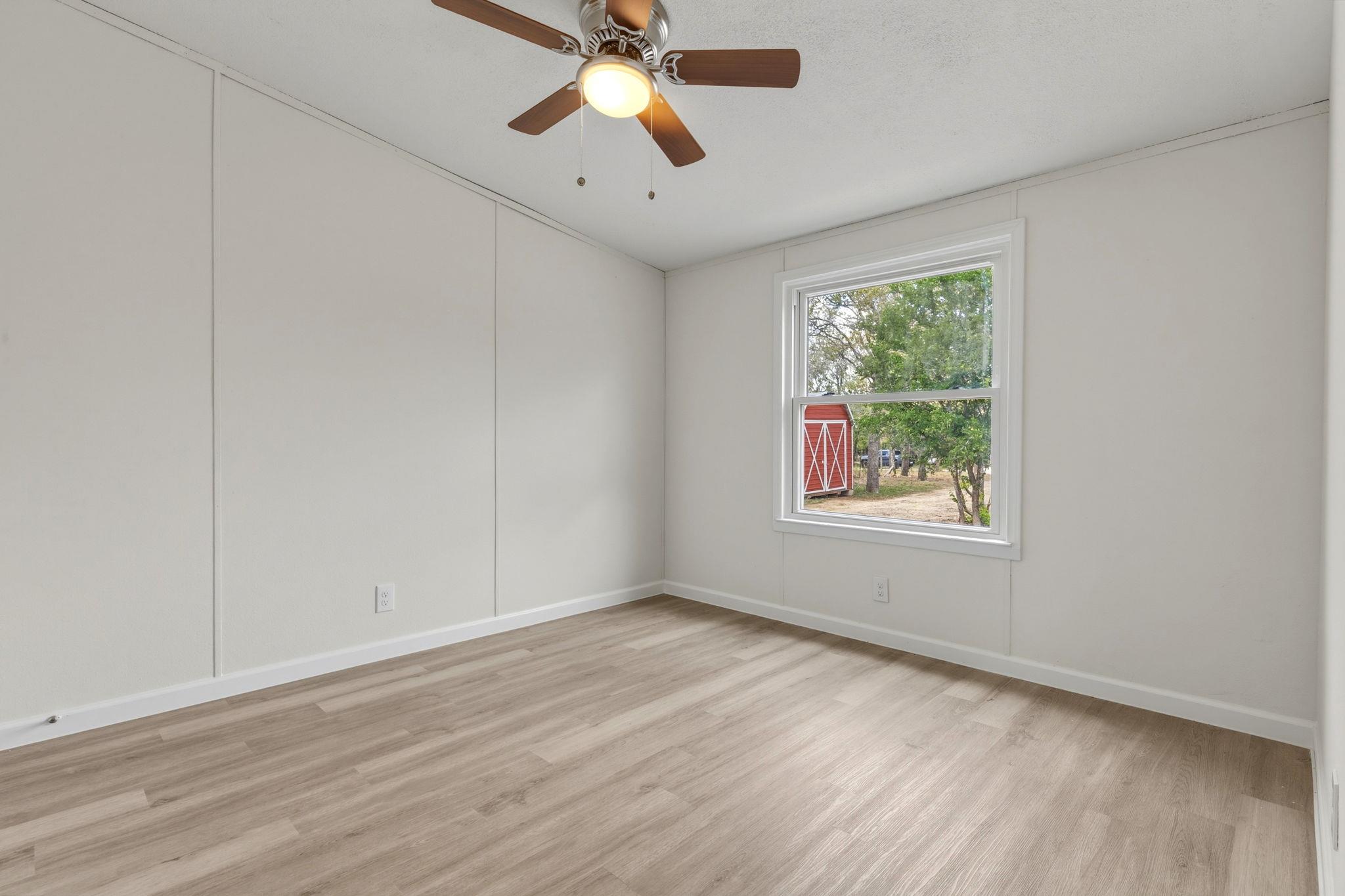 340 Red Hawk Dr, Dale, TX 78616