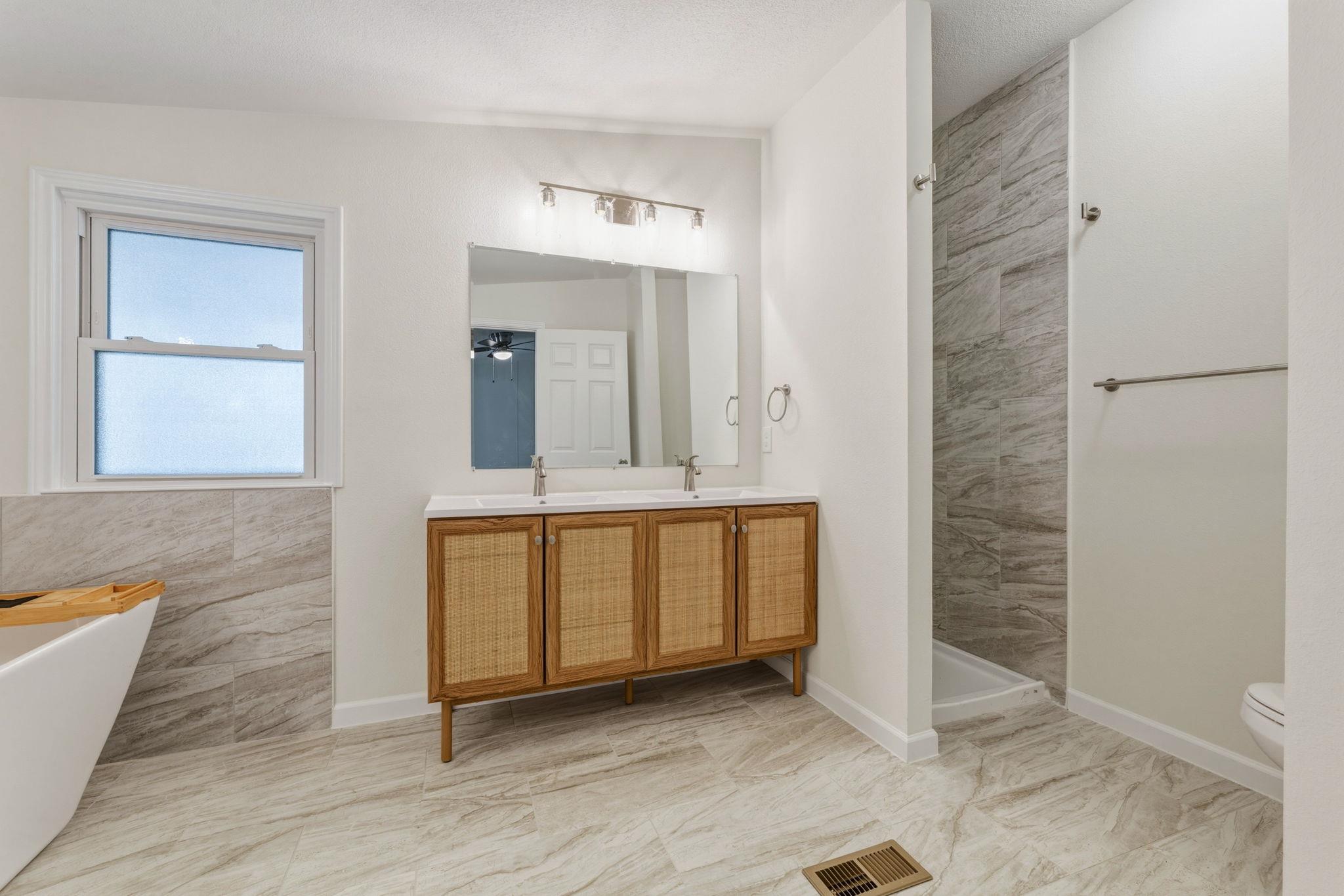 340 Red Hawk Dr, Dale, TX 78616