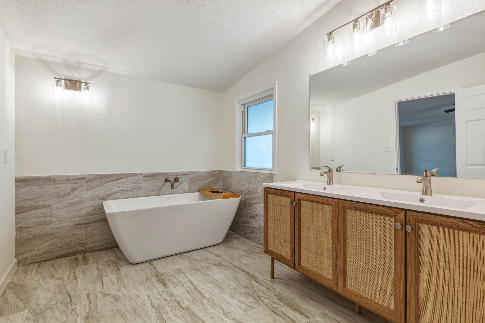 340 Red Hawk Dr, Dale, TX 78616