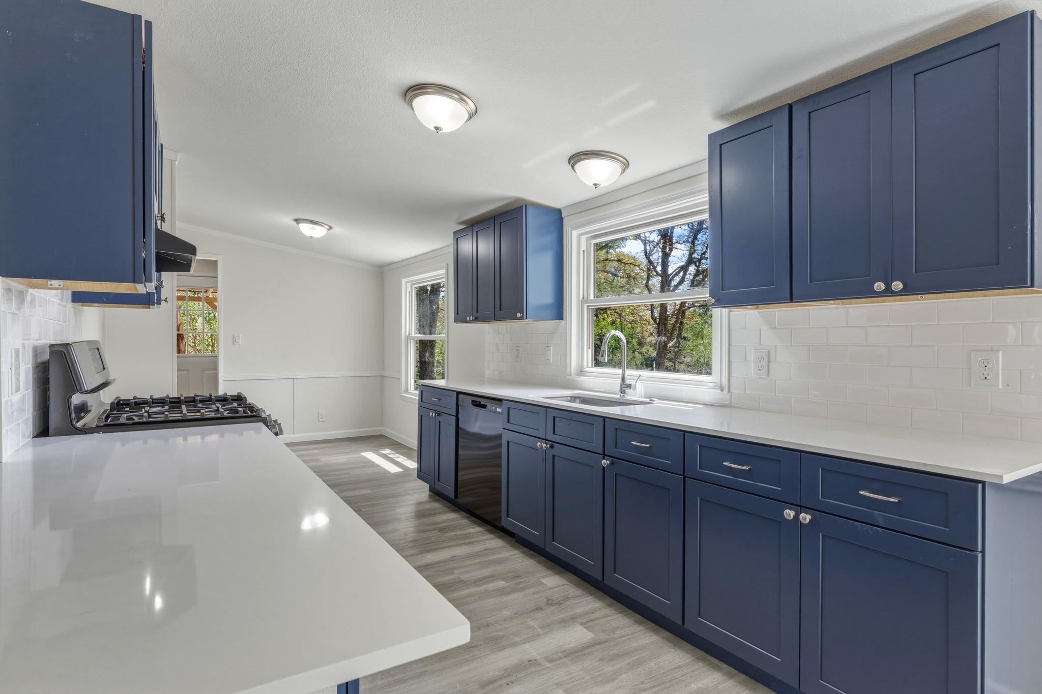 340 Red Hawk Dr, Dale, TX 78616