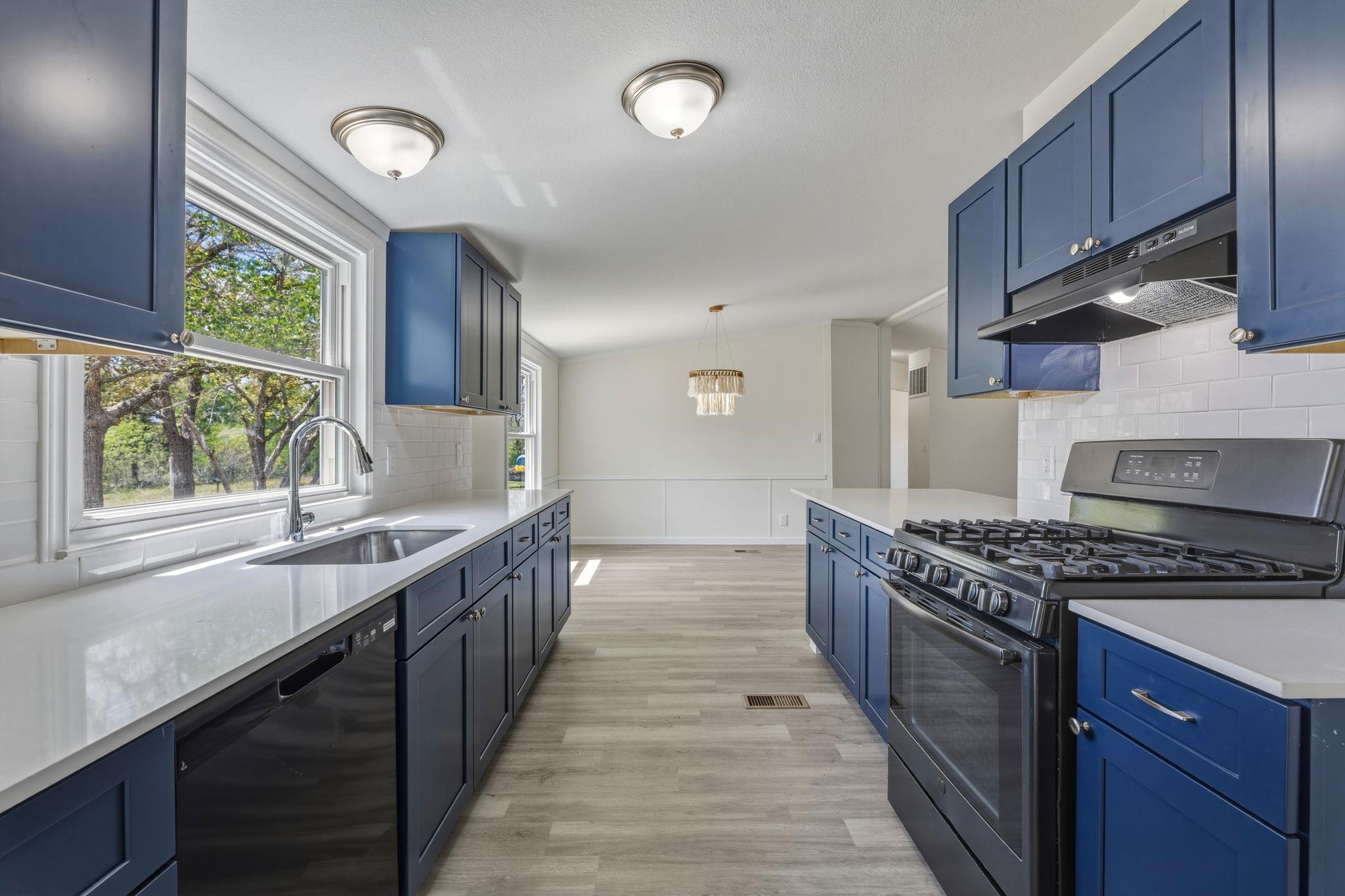 340 Red Hawk Dr, Dale, TX 78616