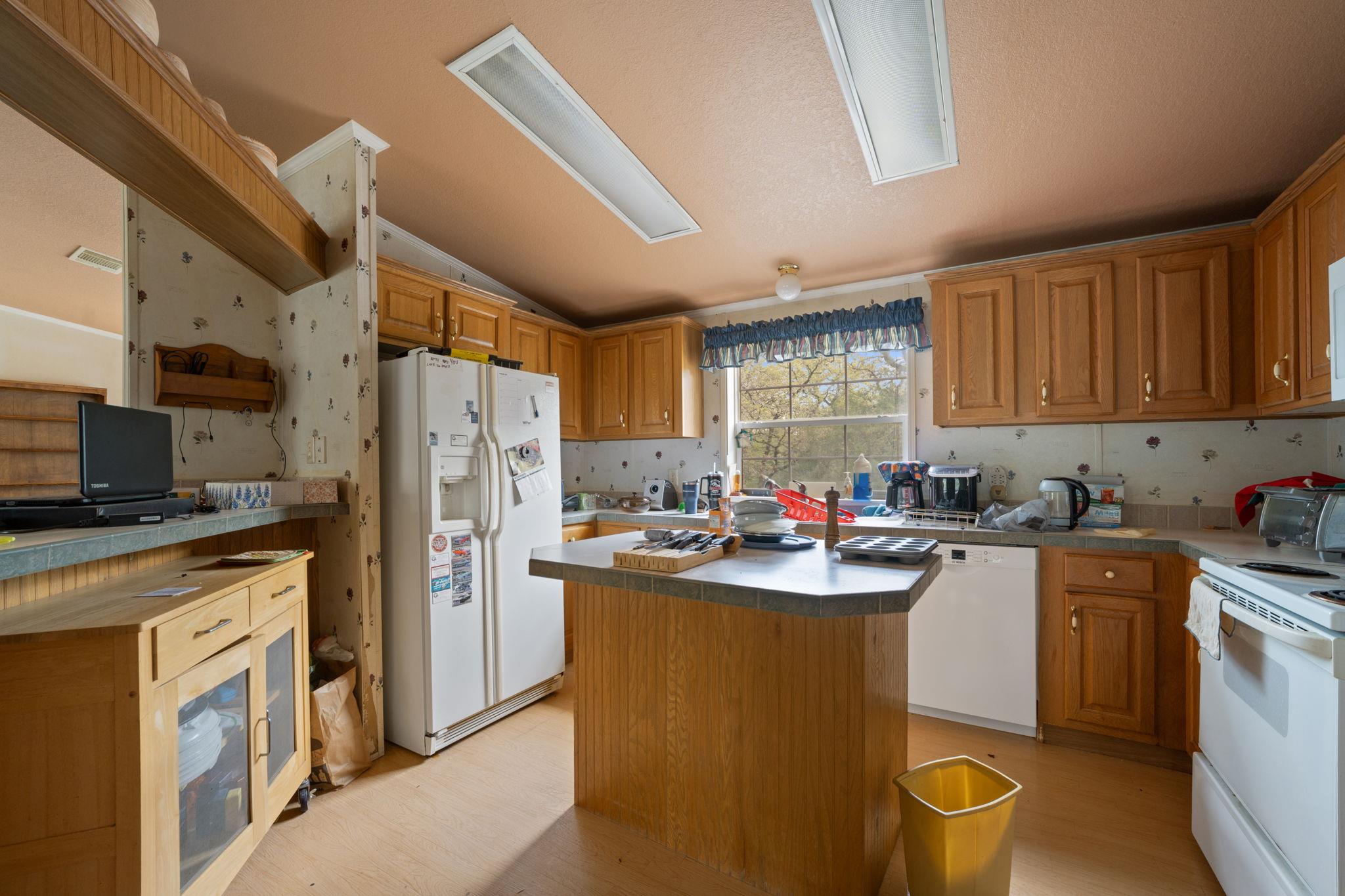 1319 County Road C, Lexington, TX 78947