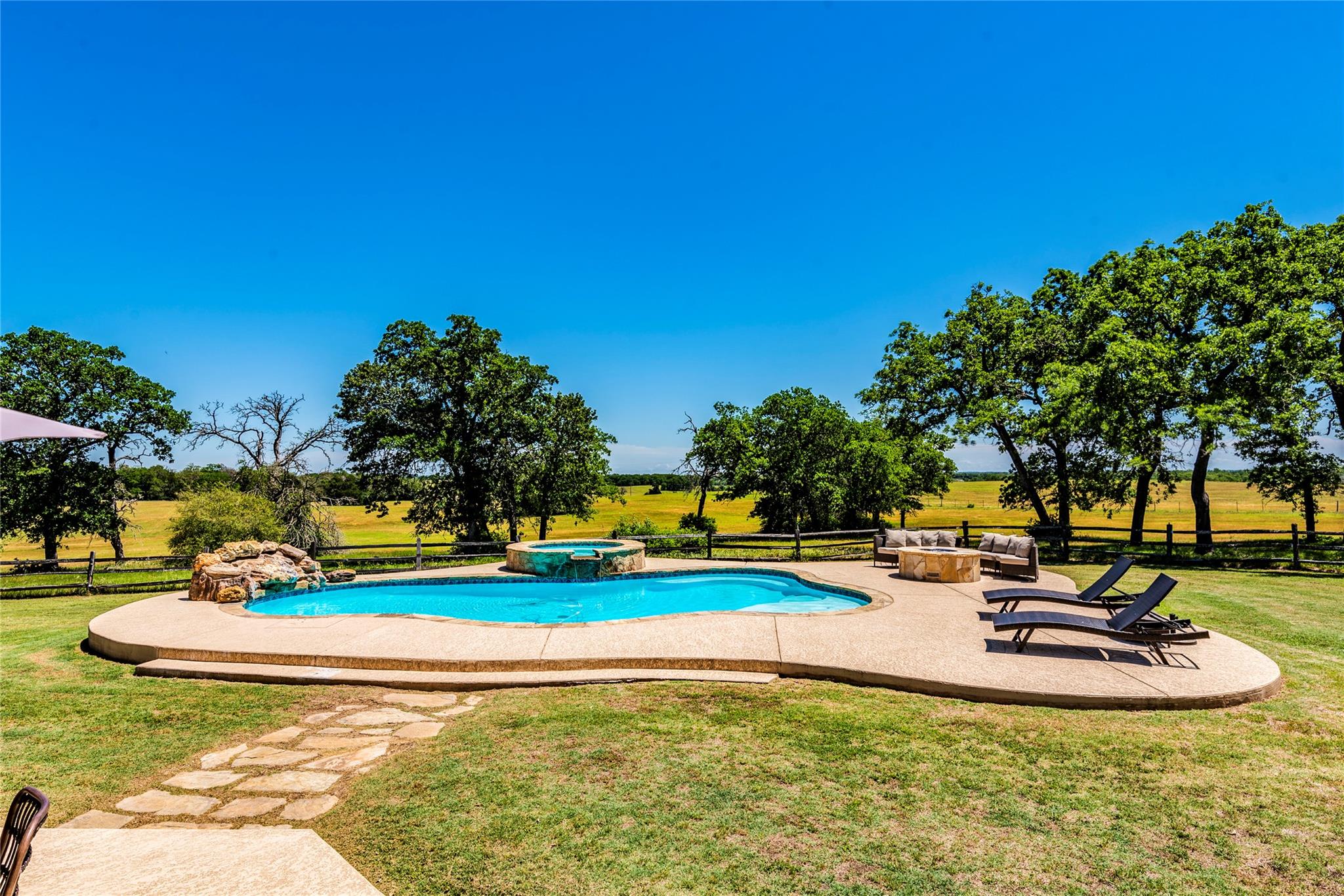 17270 FM 112, Thrall, TX 76578