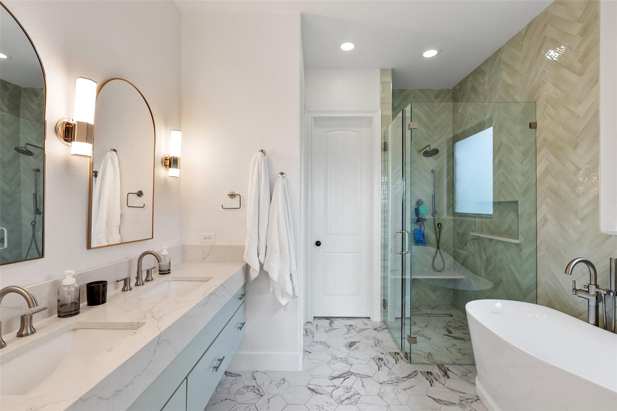 215 Rocky Coast Dr, Lakeway, TX 78738