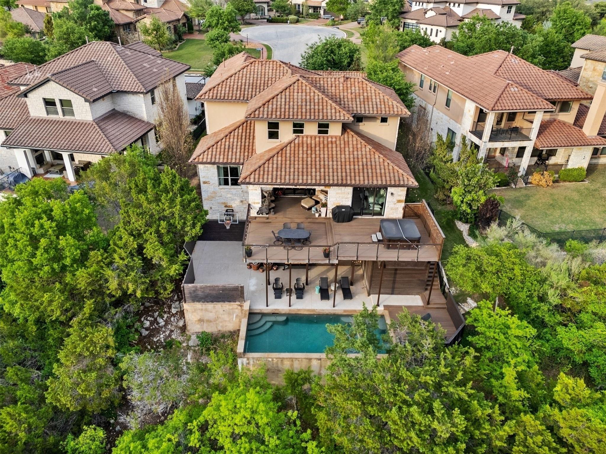 215 Rocky Coast Dr, Lakeway, TX 78738