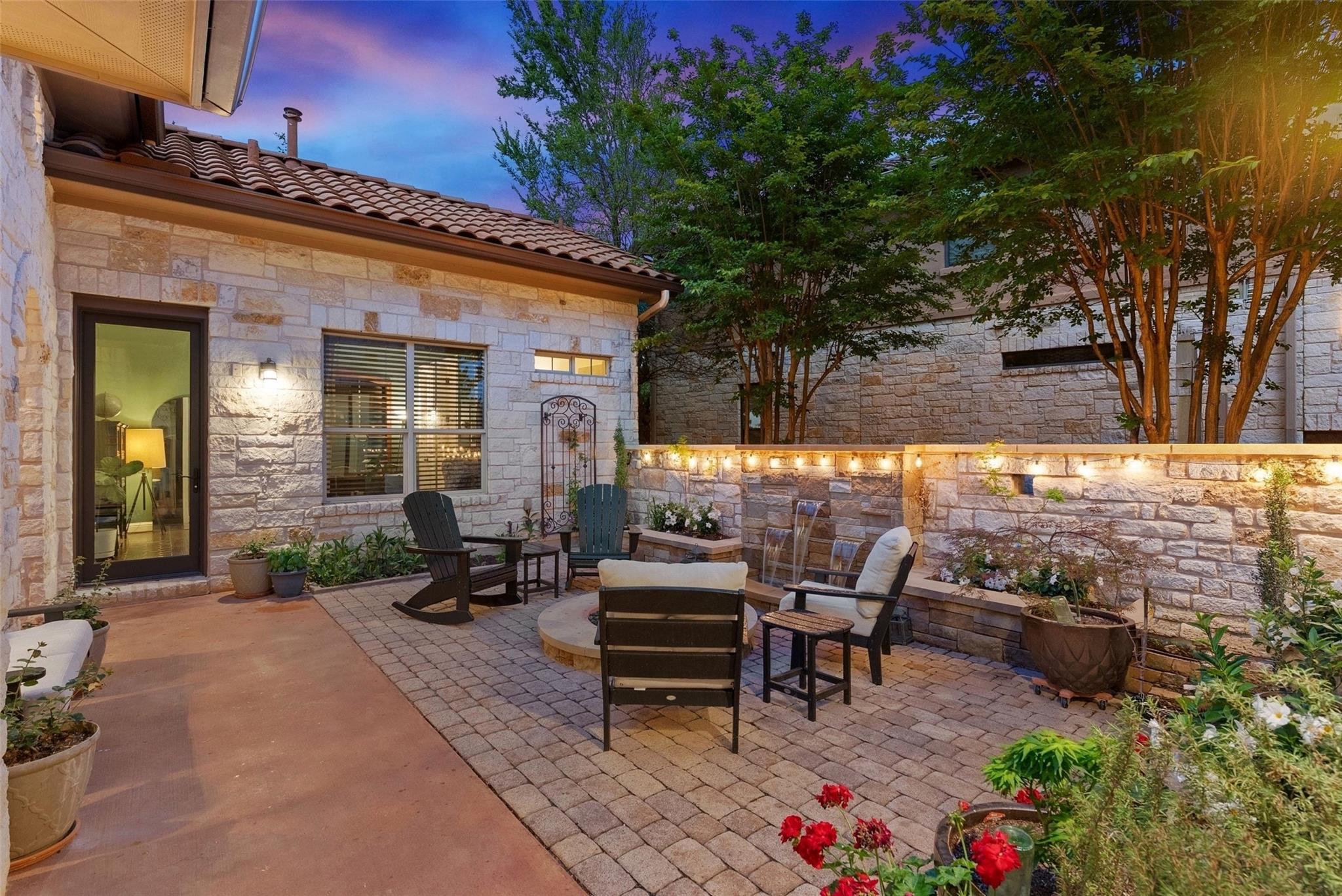 215 Rocky Coast Dr, Lakeway, TX 78738