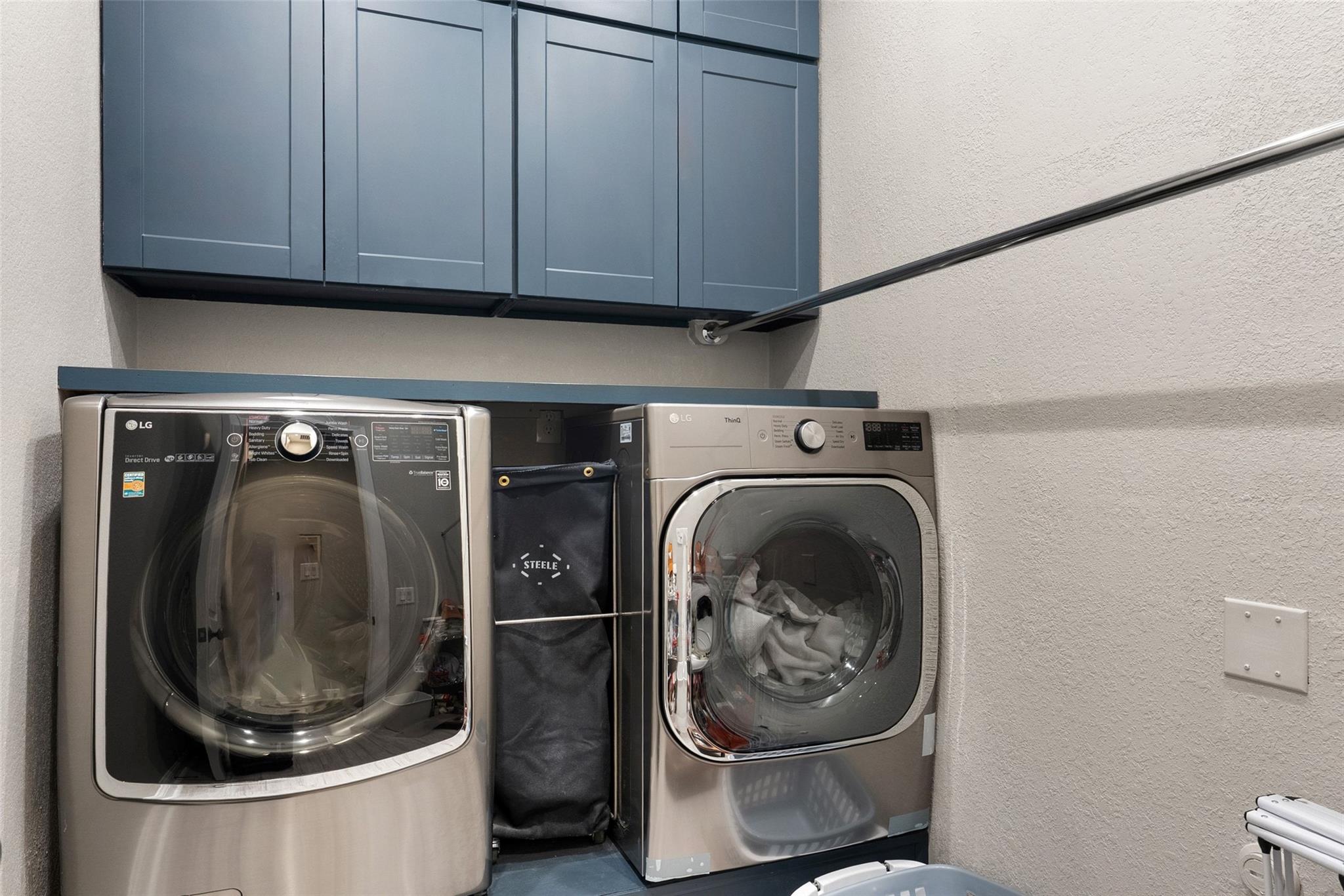 215 Rocky Coast Dr, Lakeway, TX 78738