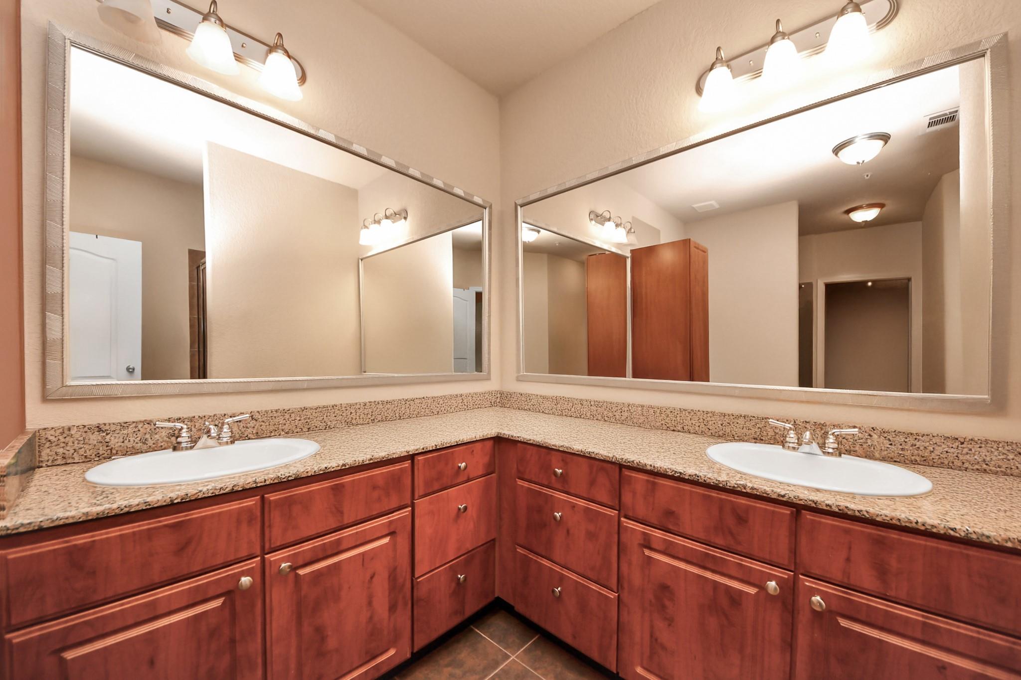 1711 Old Spanish Trl # 404, Houston, TX 77054