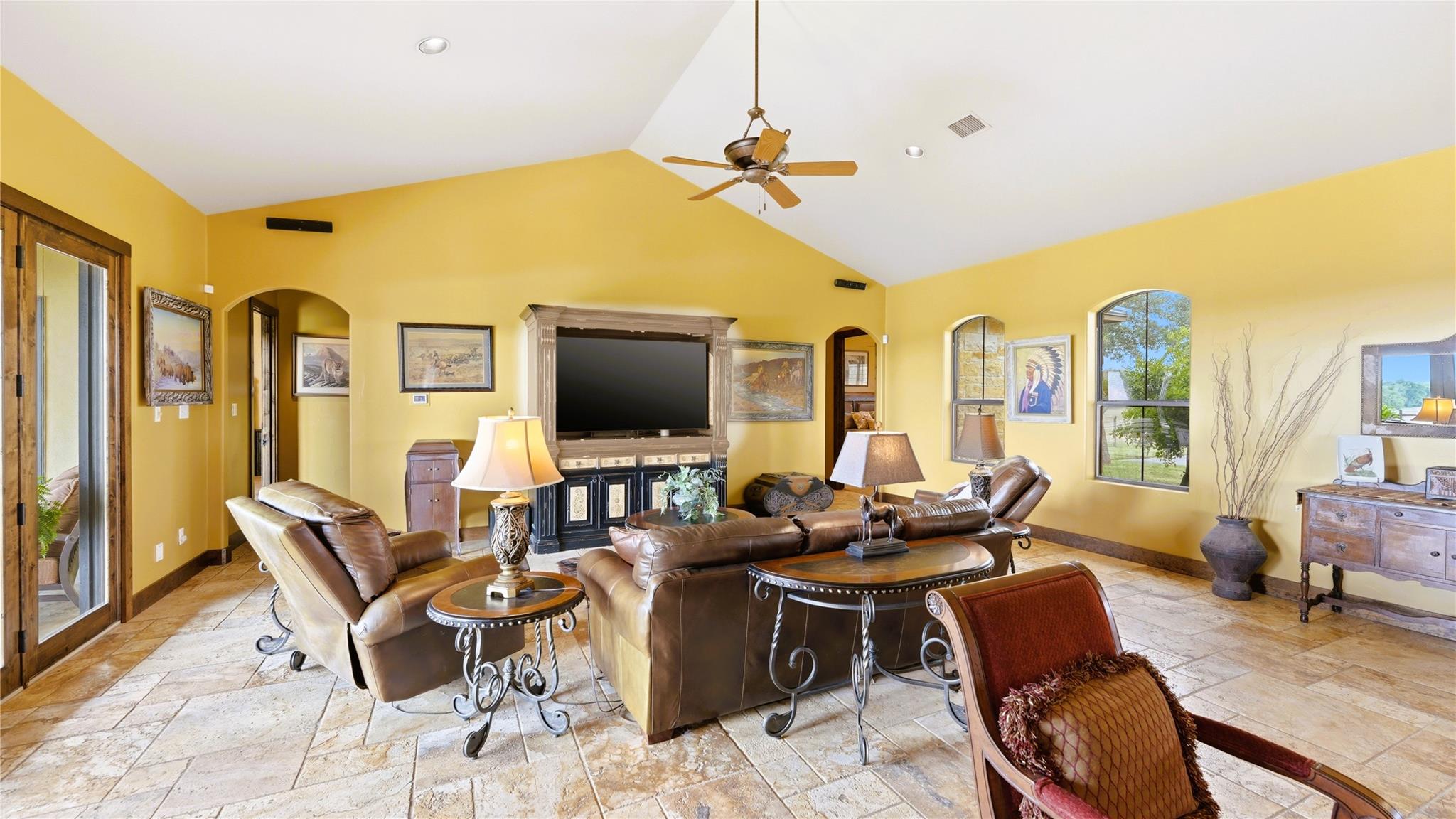 13661 E HIGHWAY 90, Kingsbury, TX 78638