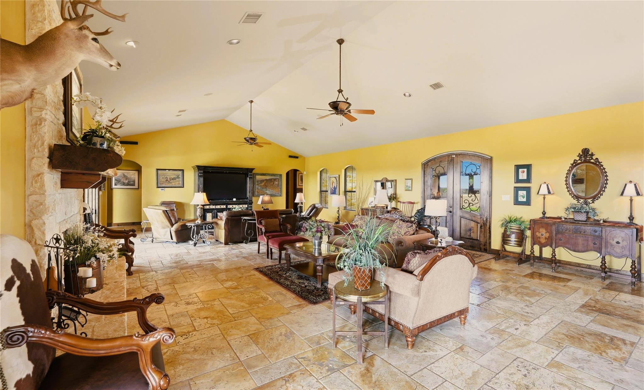 13661 E HIGHWAY 90, Kingsbury, TX 78638