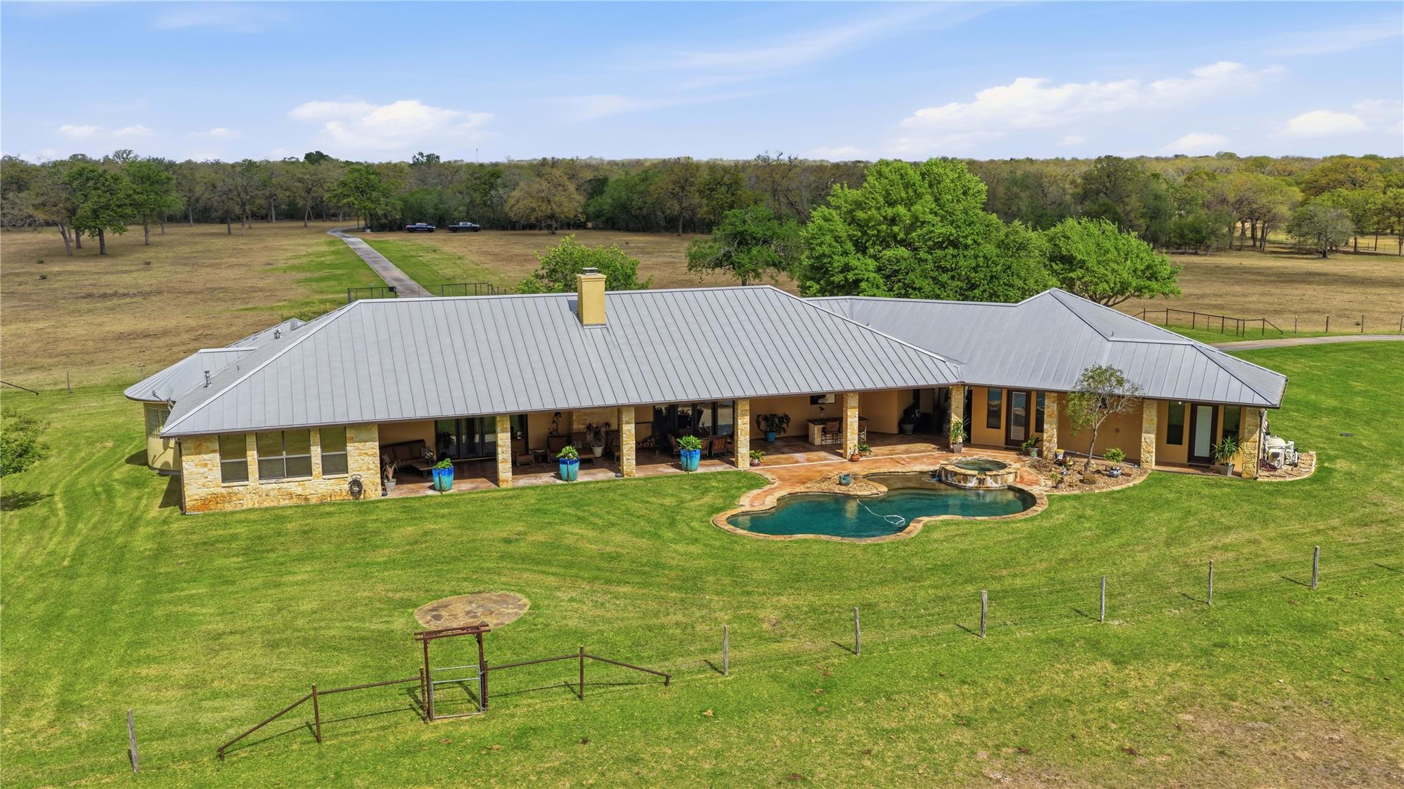 13661 E HIGHWAY 90, Kingsbury, TX 78638