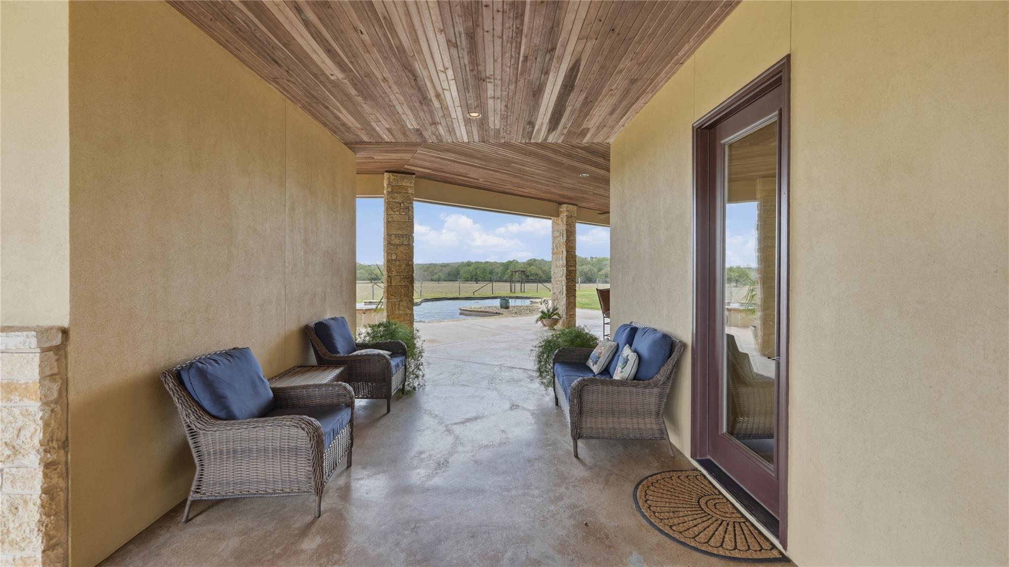 13661 E HIGHWAY 90, Kingsbury, TX 78638