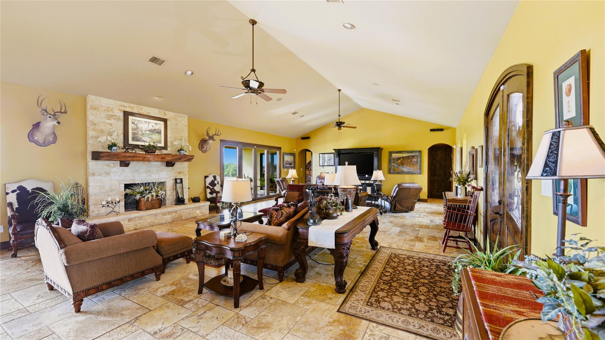 13661 E HIGHWAY 90, Kingsbury, TX 78638