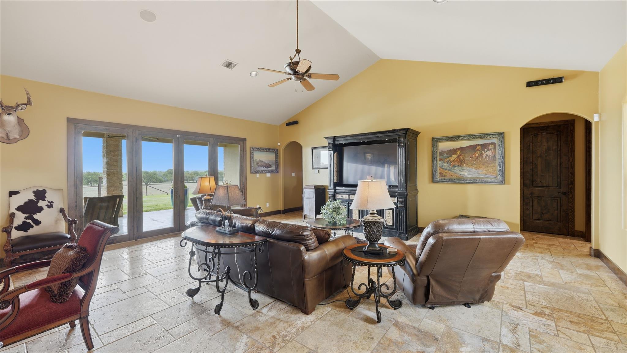 13661 E HIGHWAY 90, Kingsbury, TX 78638