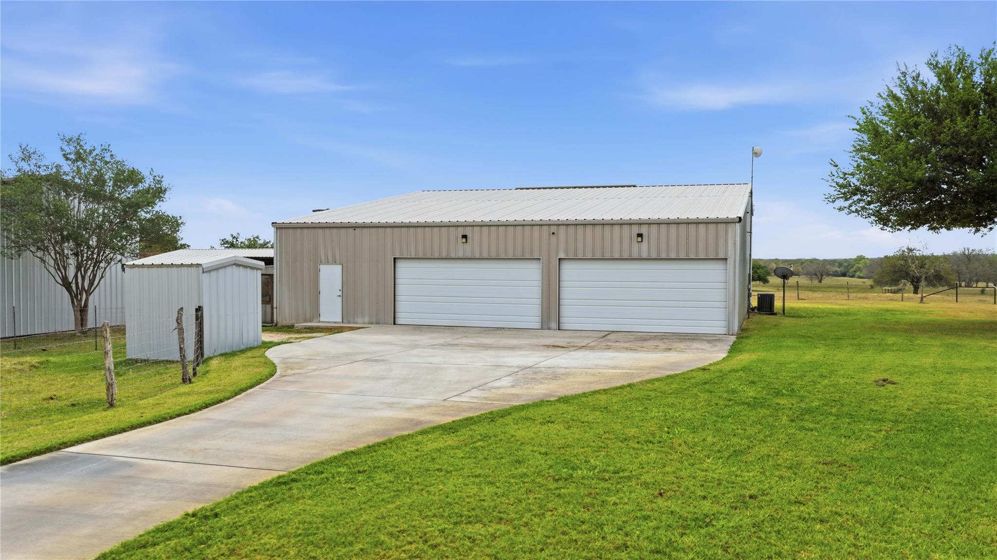 13661 E HIGHWAY 90, Kingsbury, TX 78638