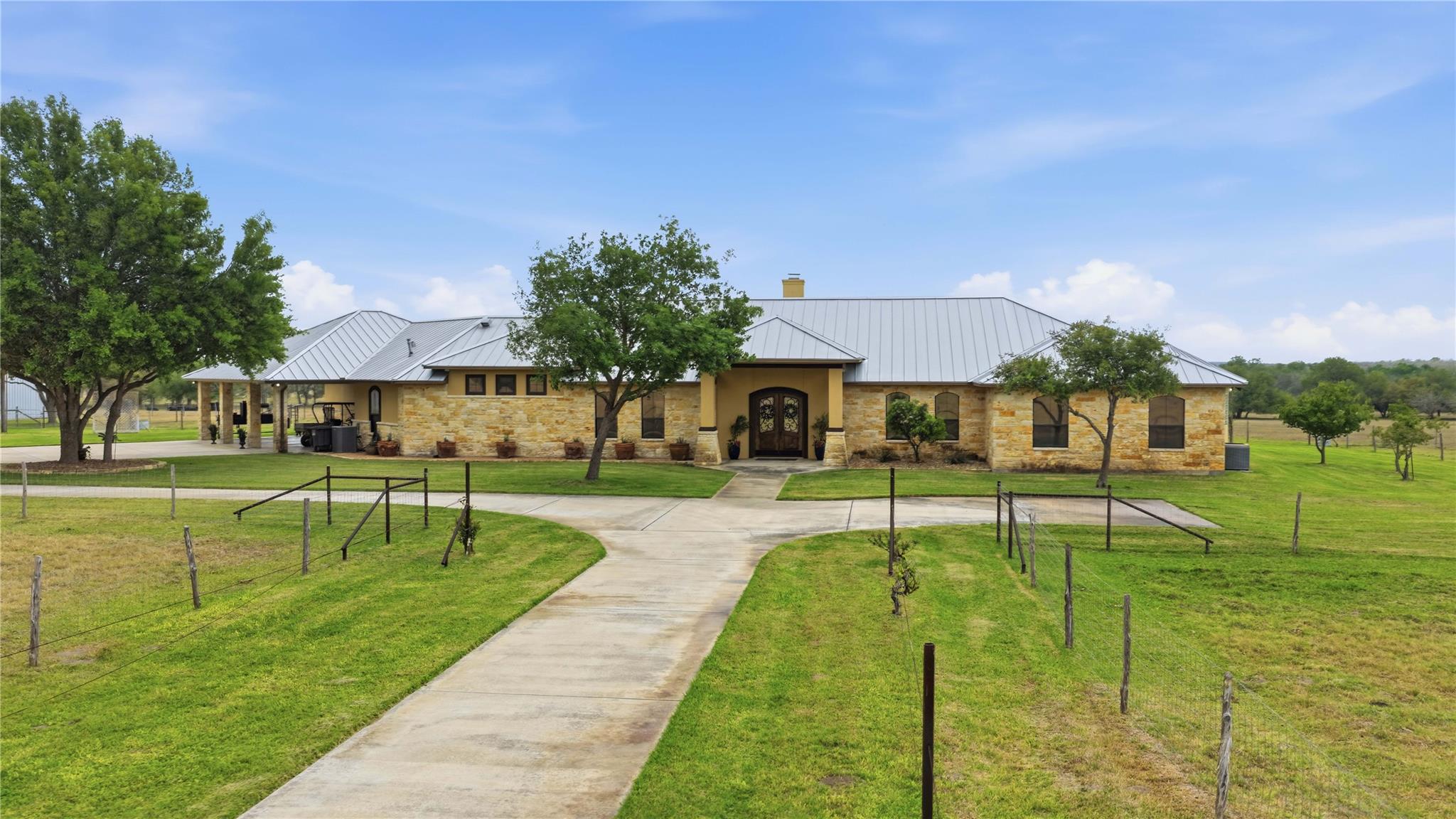 13661 E HIGHWAY 90, Kingsbury, TX 78638