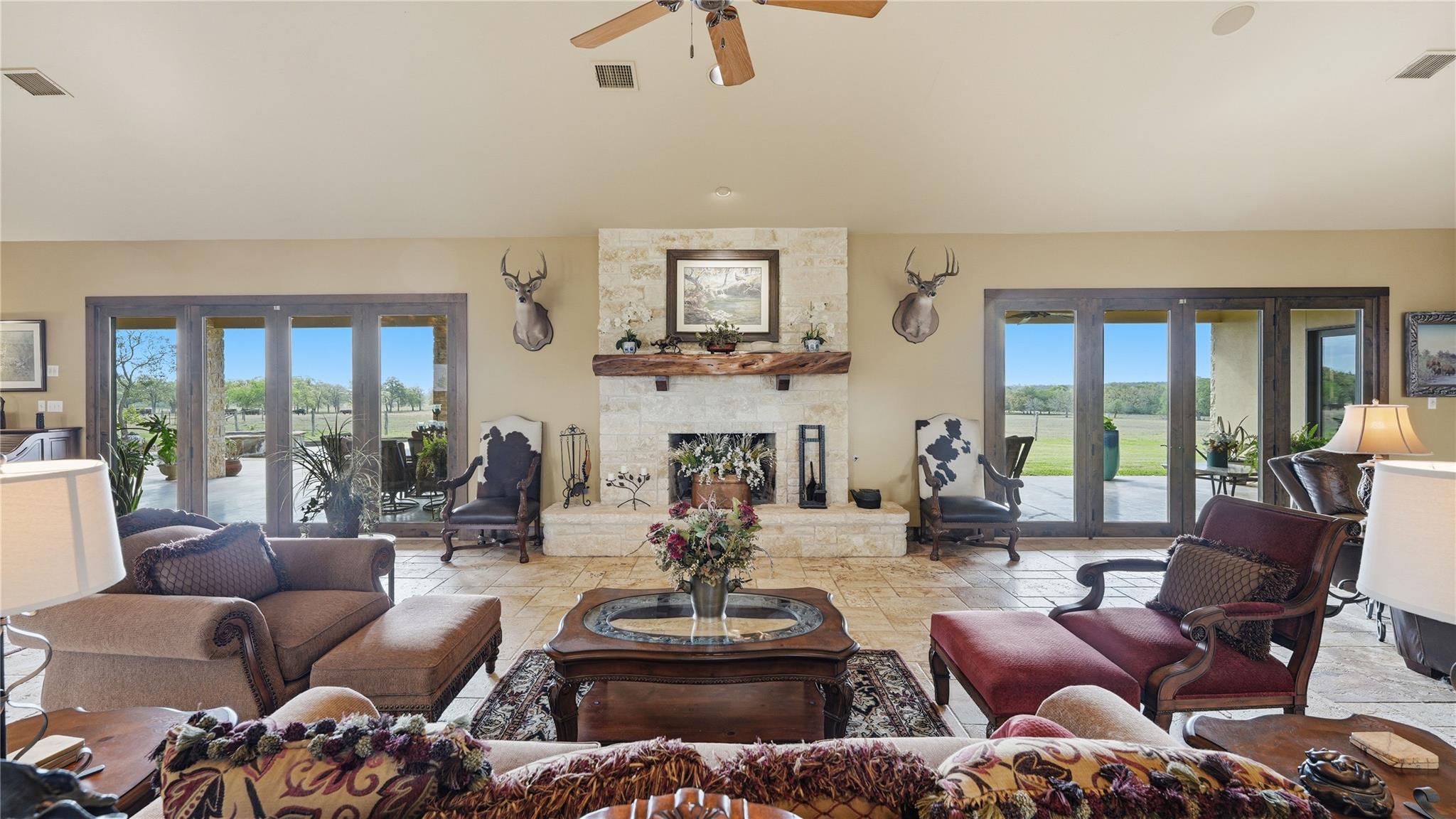 13661 E HIGHWAY 90, Kingsbury, TX 78638