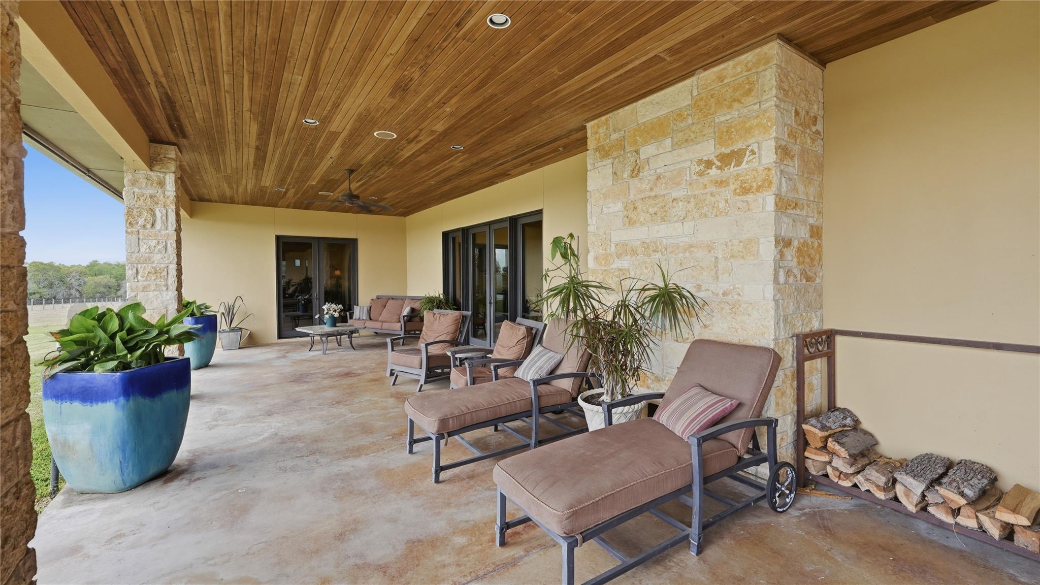 13661 E HIGHWAY 90, Kingsbury, TX 78638