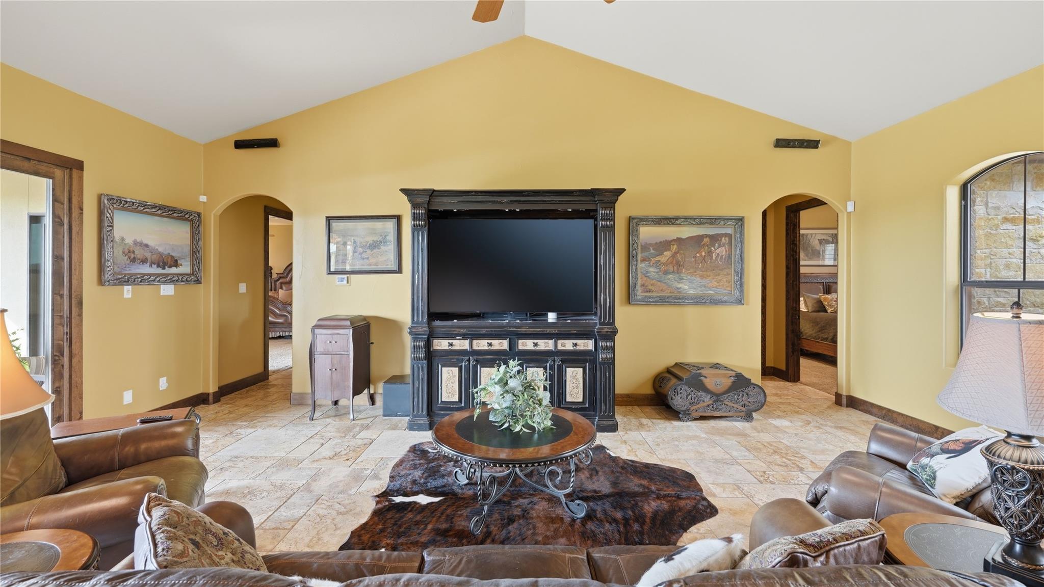 13661 E HIGHWAY 90, Kingsbury, TX 78638