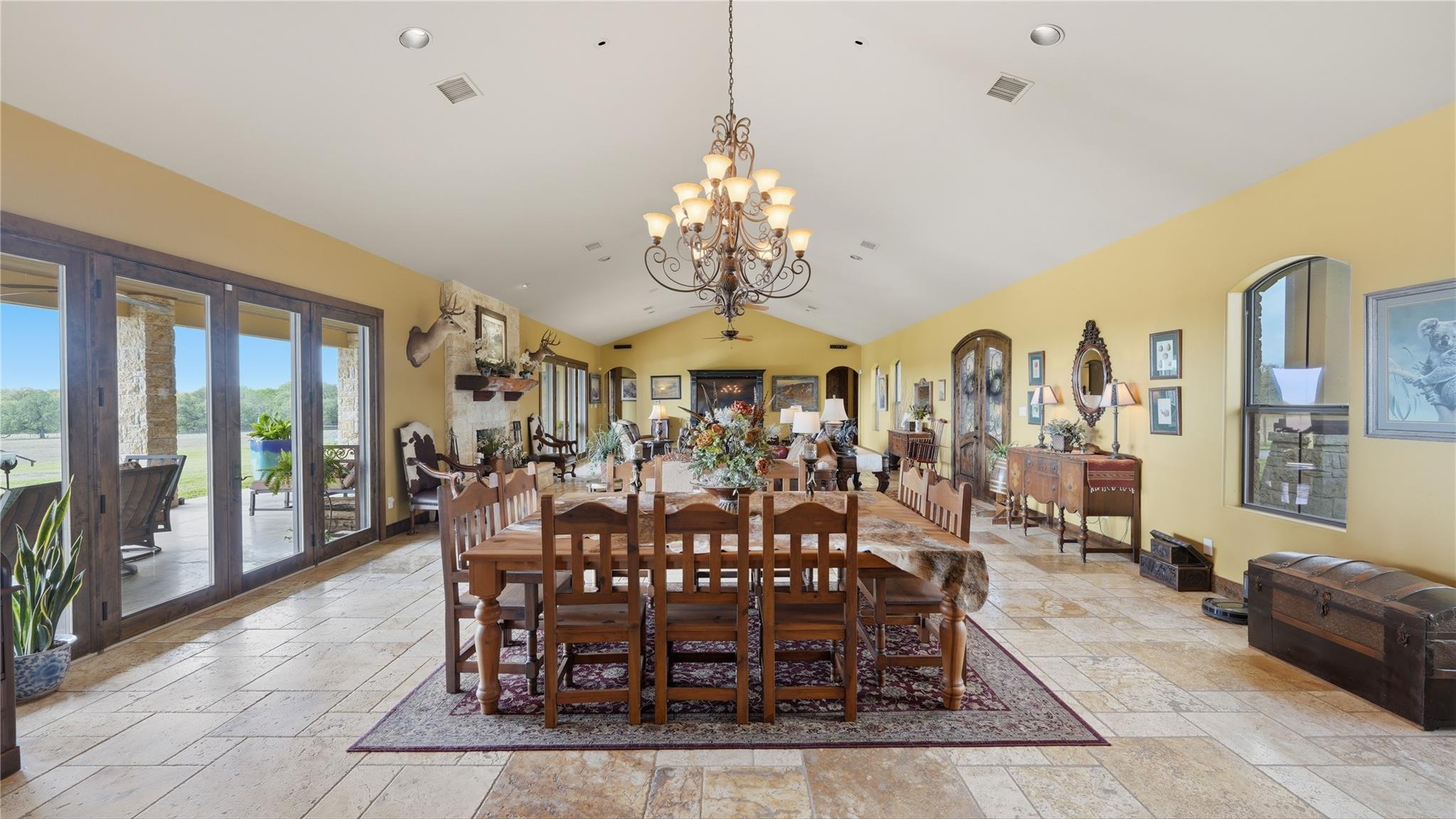 13661 E HIGHWAY 90, Kingsbury, TX 78638