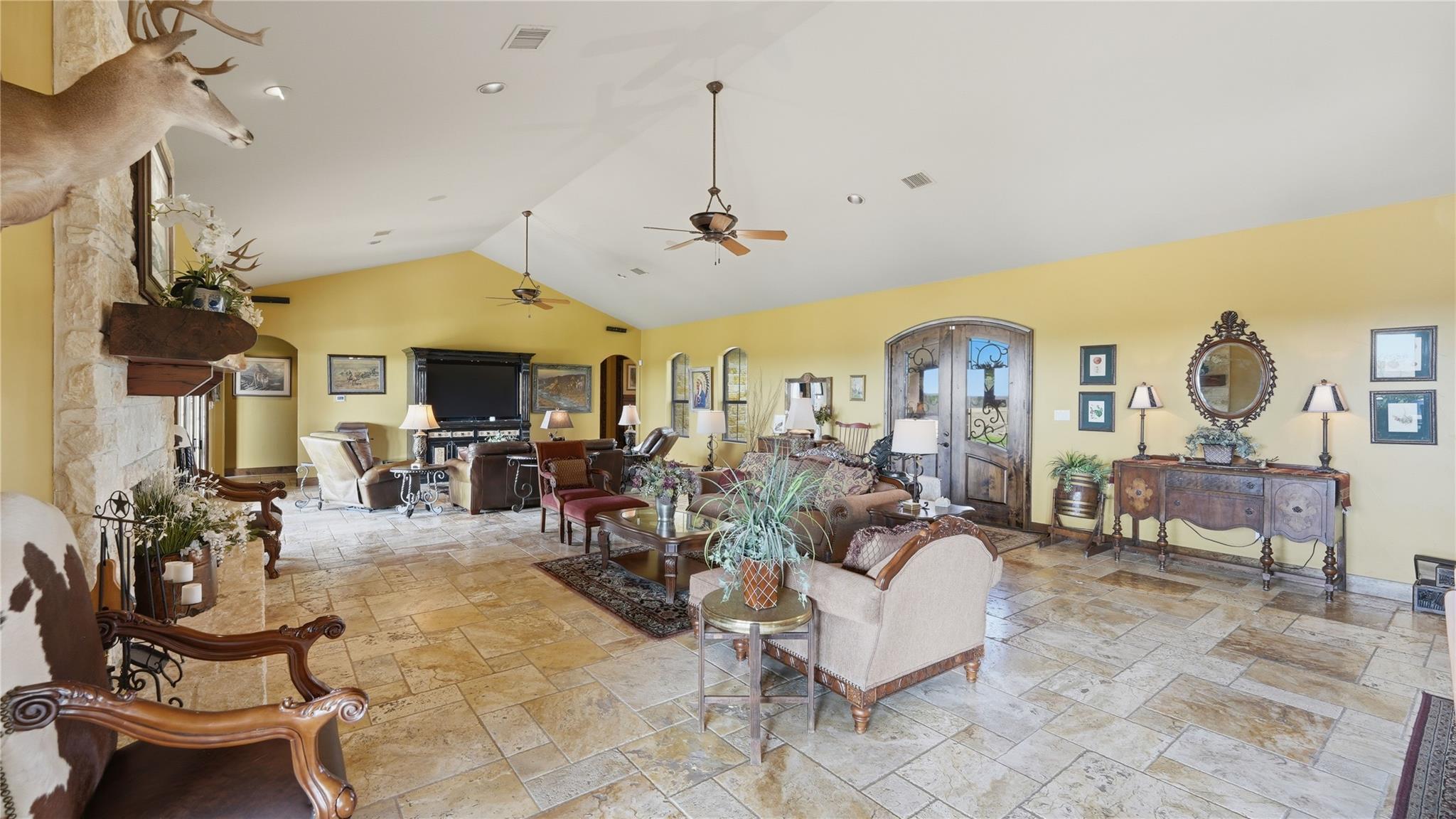 13661 E HIGHWAY 90, Kingsbury, TX 78638