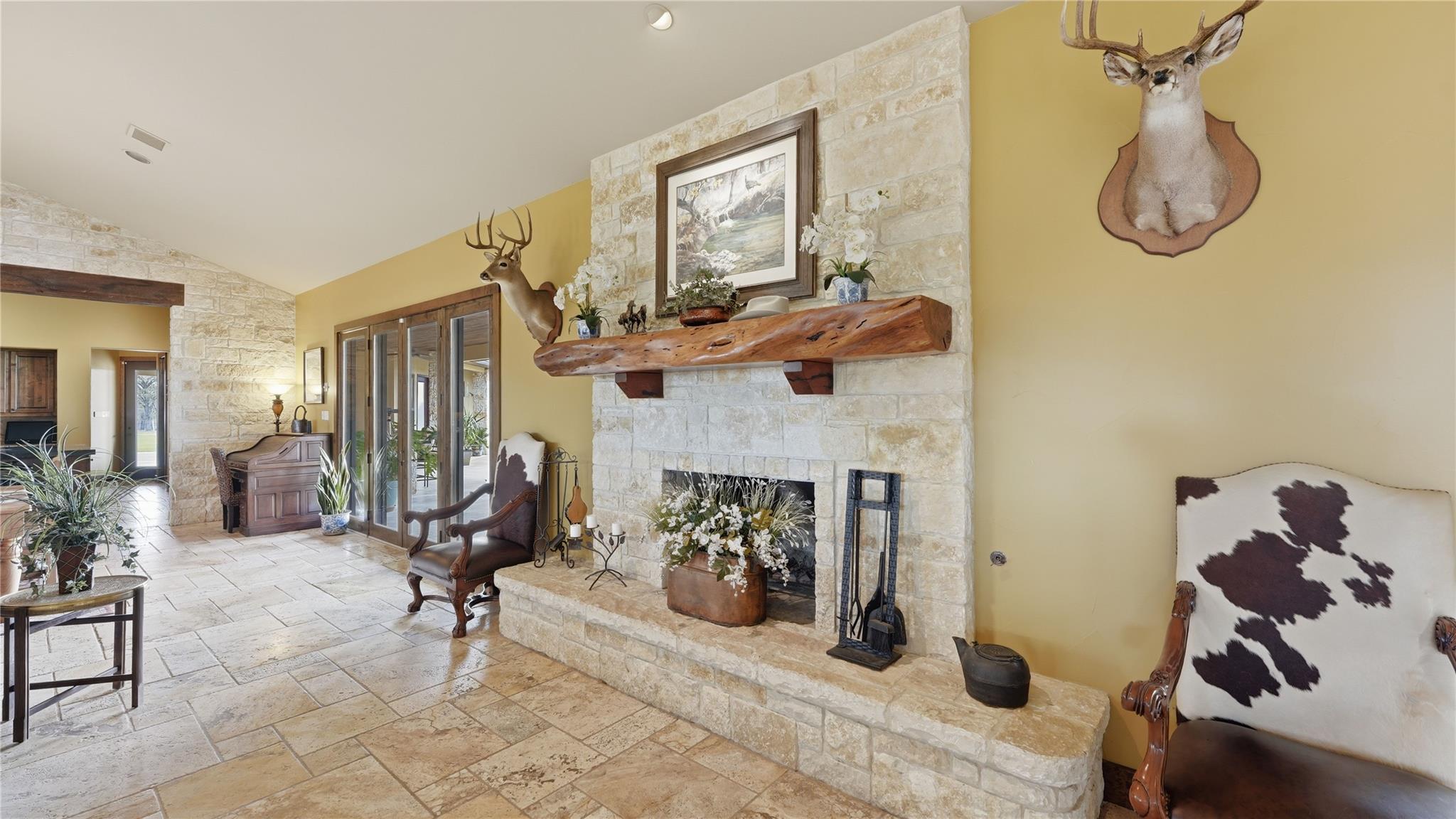 13661 E HIGHWAY 90, Kingsbury, TX 78638