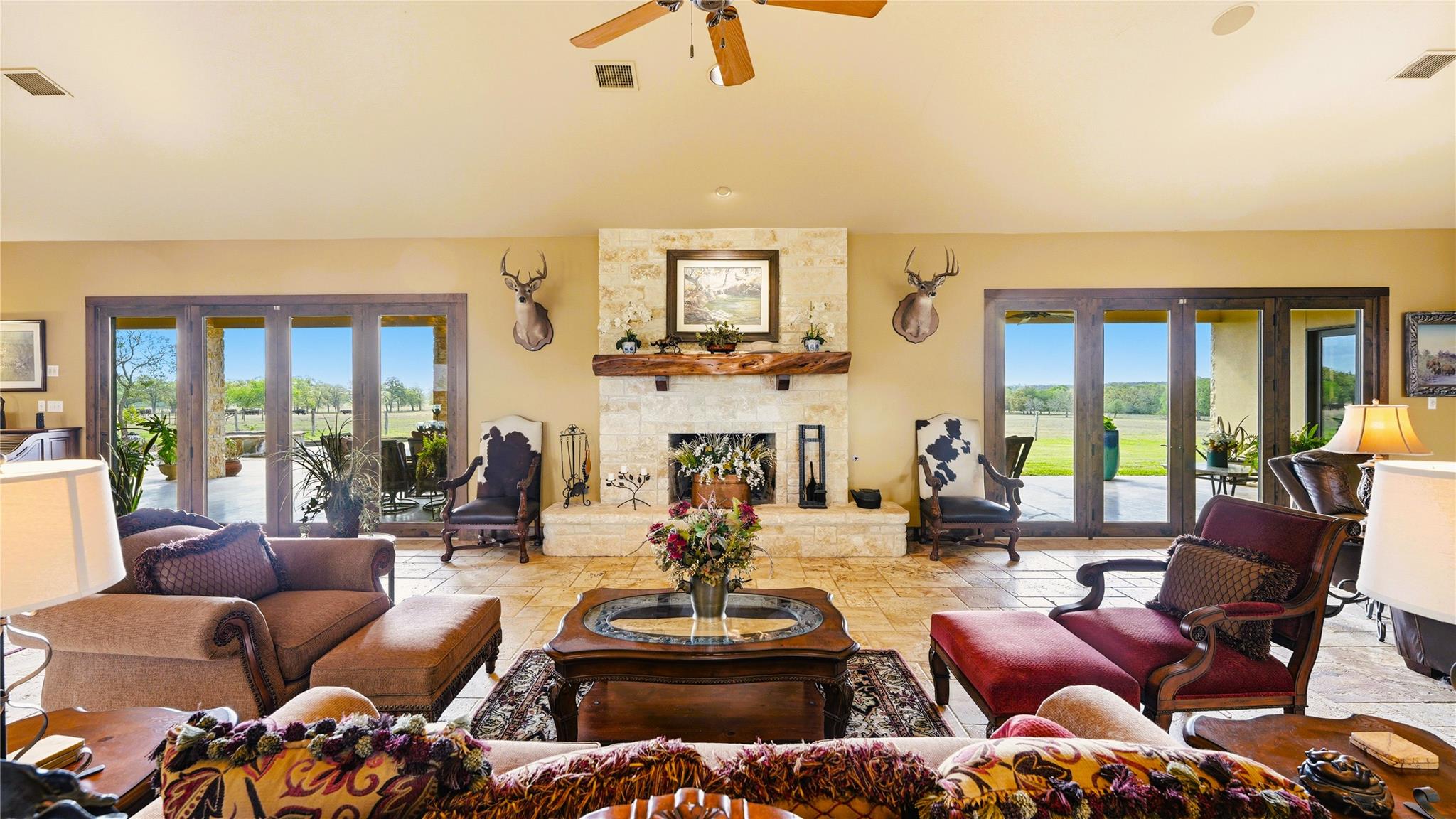 13661 E HIGHWAY 90, Kingsbury, TX 78638