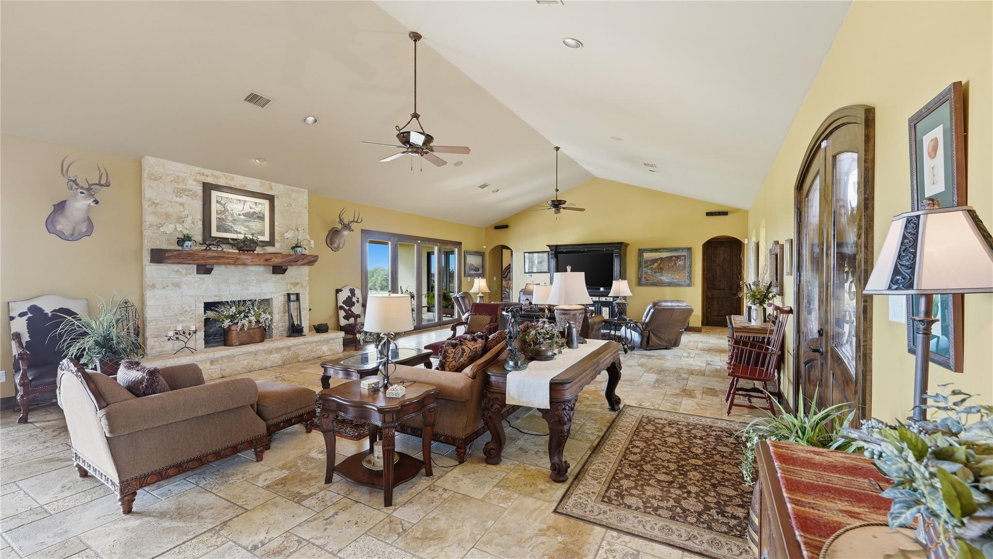 13661 E HIGHWAY 90, Kingsbury, TX 78638