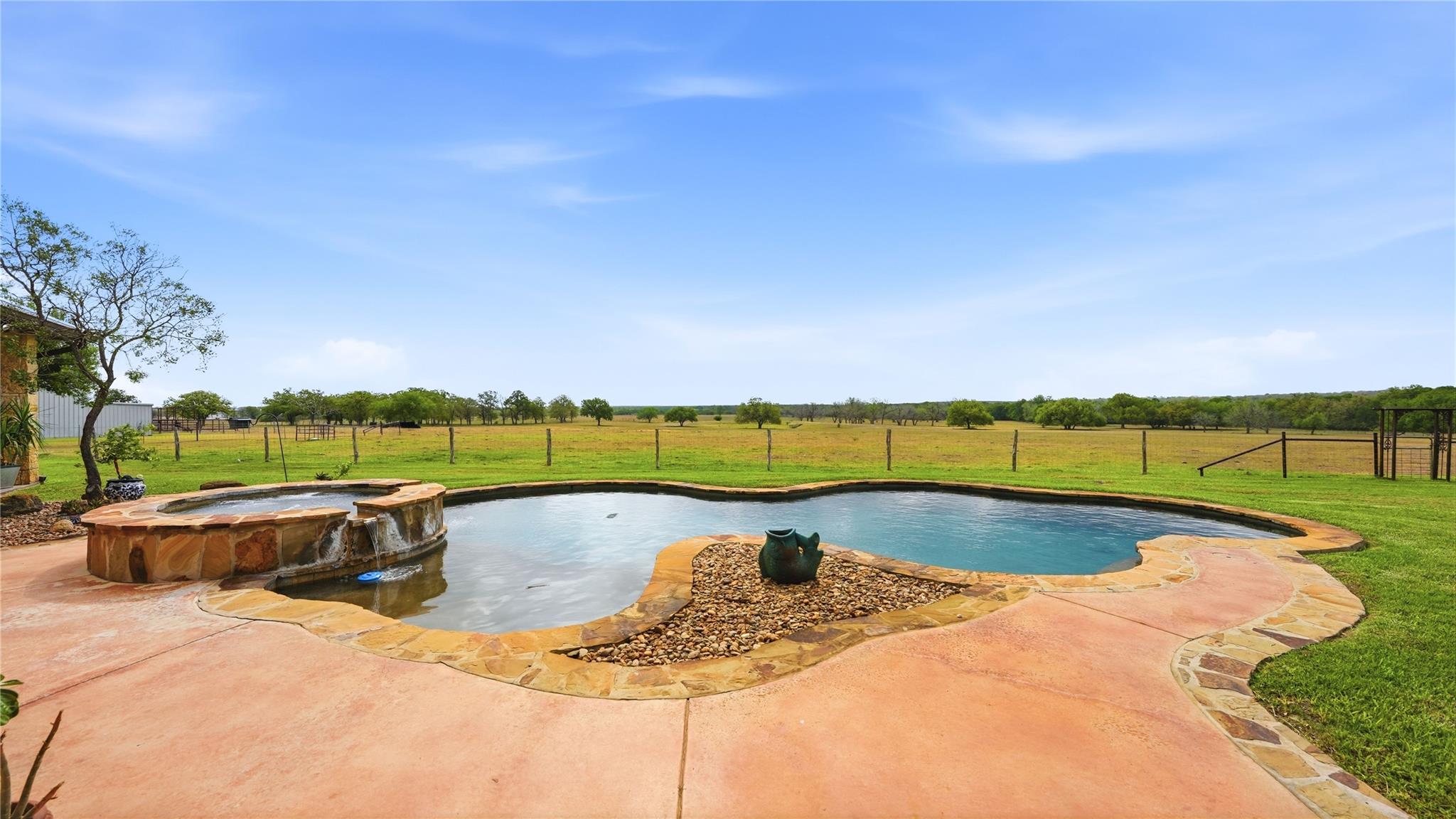 13661 E HIGHWAY 90, Kingsbury, TX 78638