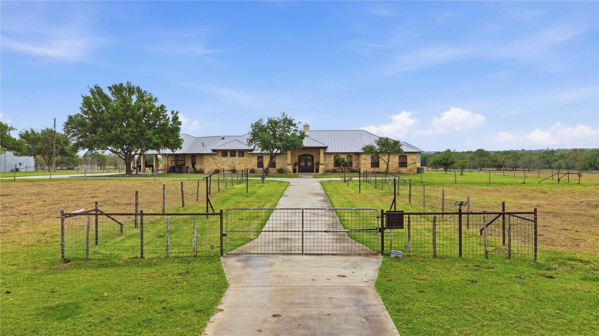 13661 E HIGHWAY 90, Kingsbury, TX 78638