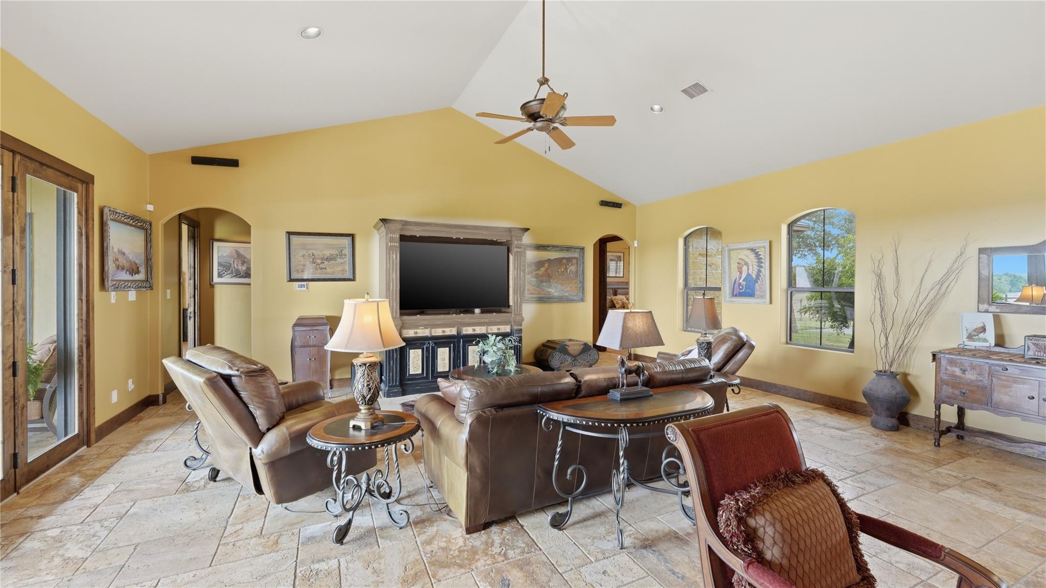 13661 E HIGHWAY 90, Kingsbury, TX 78638