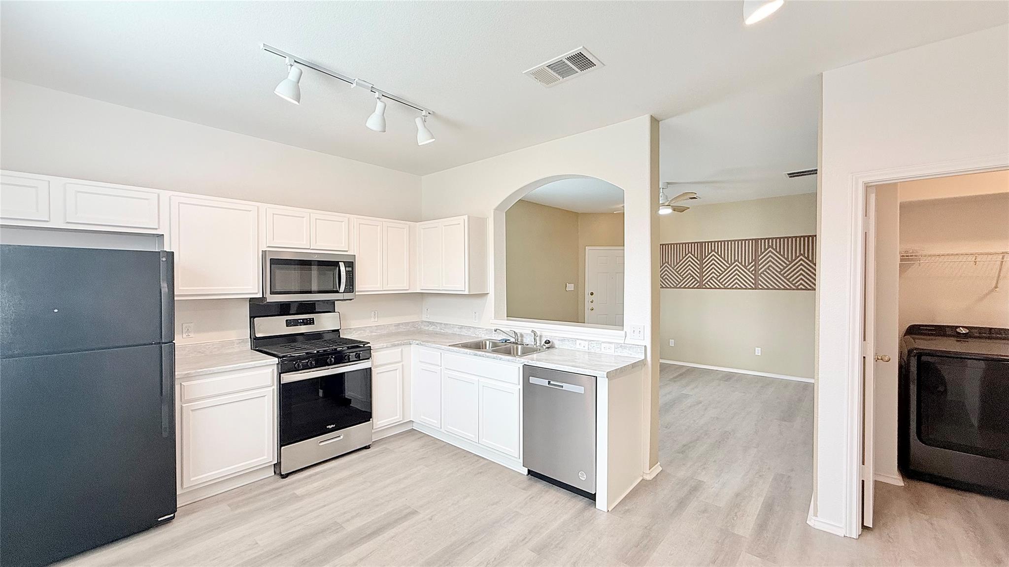 14613 Walt Whitman Trl # B, Pflugerville, TX 78660