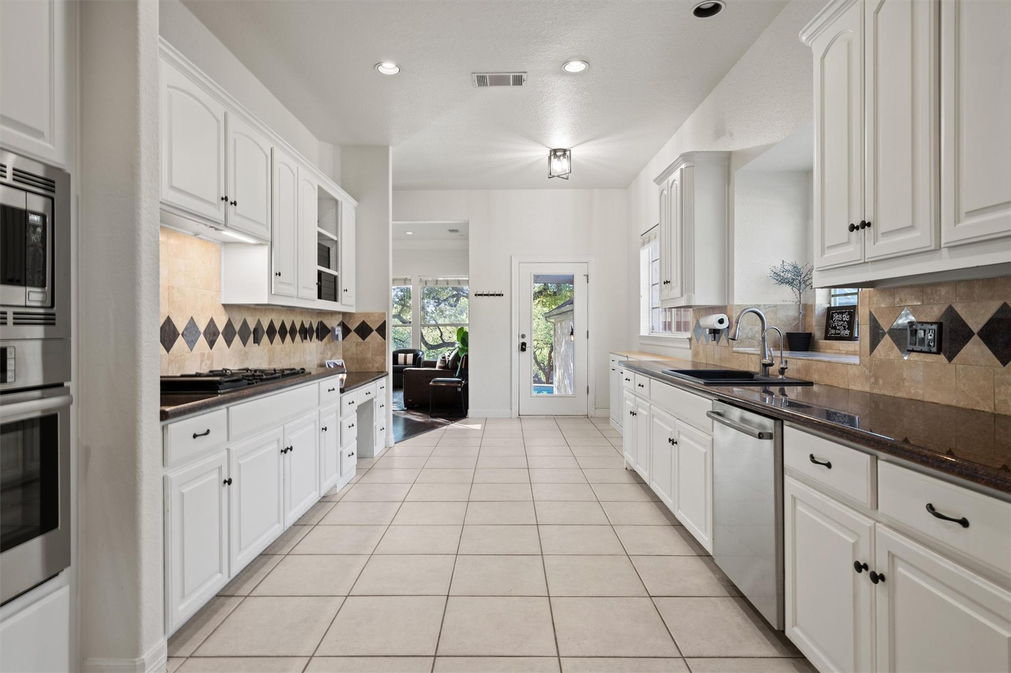 137 Roberts Cir, Georgetown, TX 78633