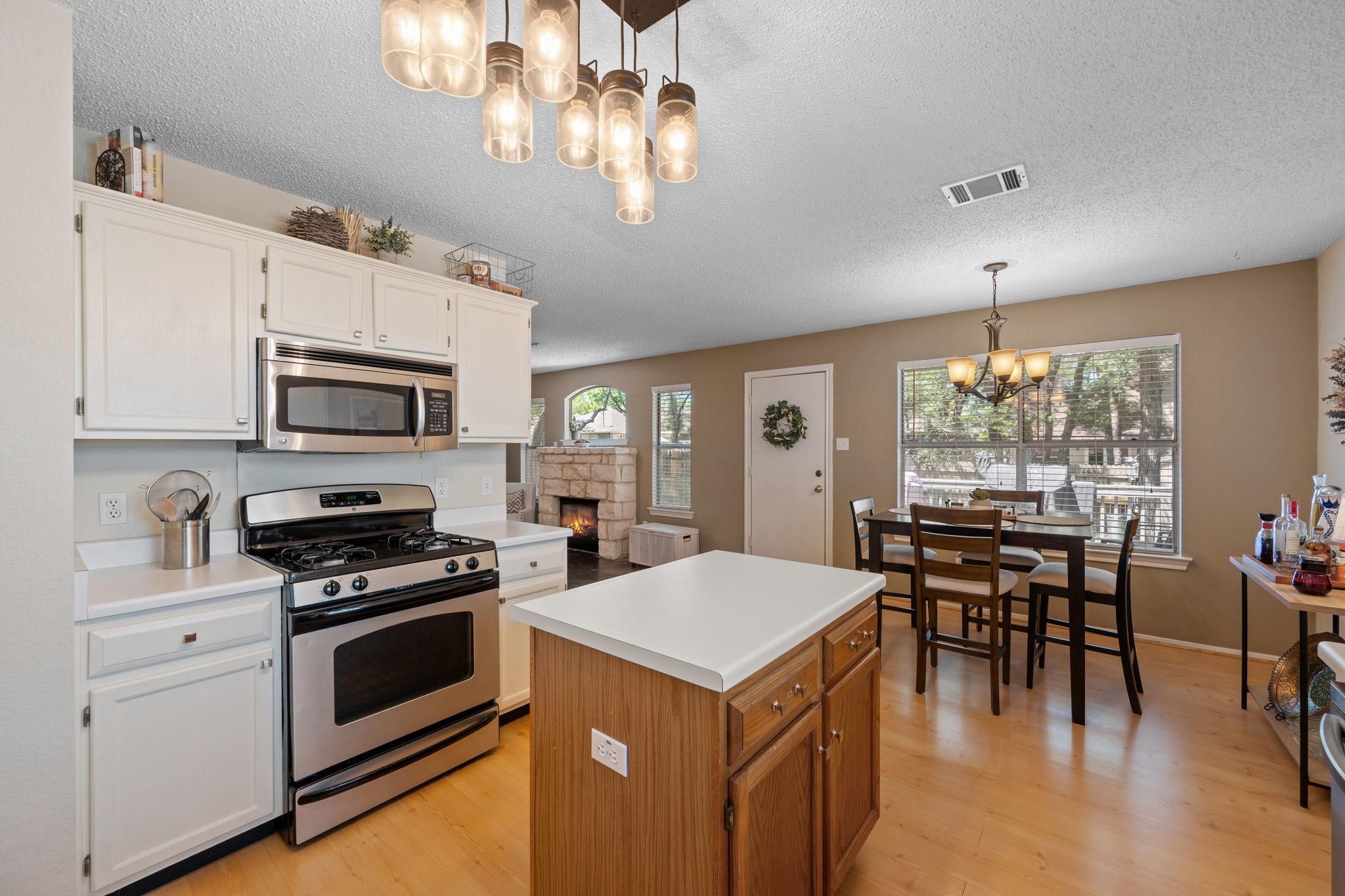 1504 Sylvia Ln, Round Rock, TX 78681