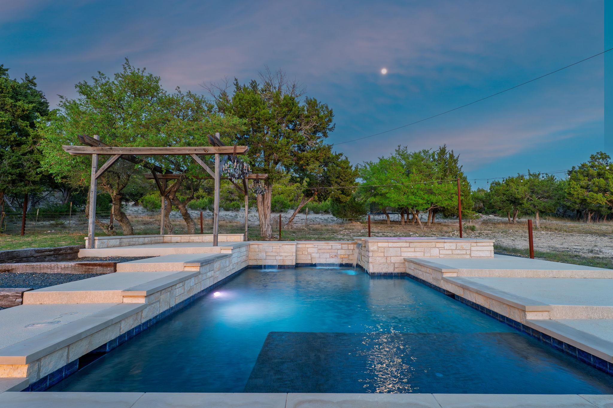 500 Madrone Ranch Trl, Dripping Springs, TX 78620