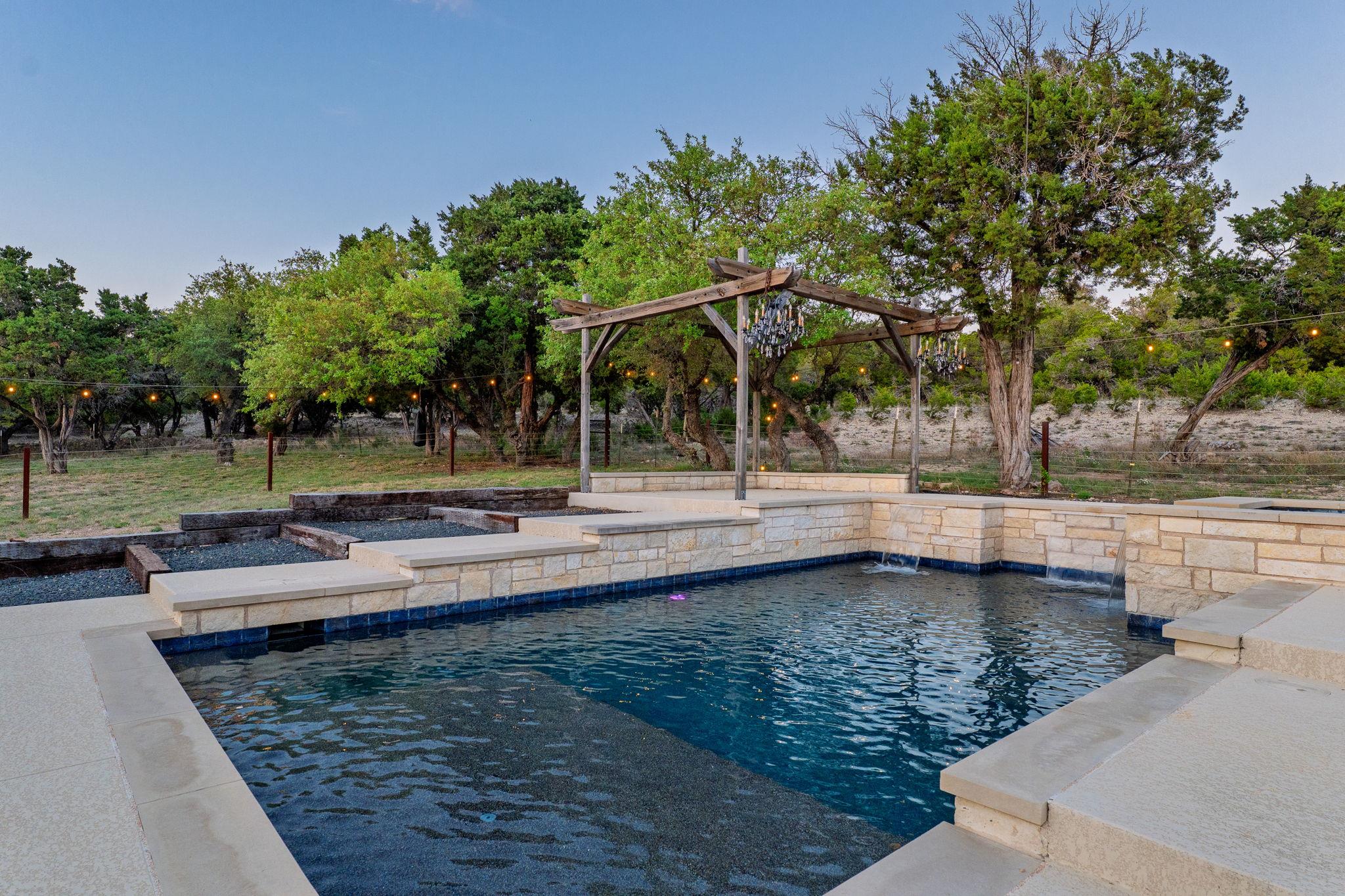 500 Madrone Ranch Trl, Dripping Springs, TX 78620
